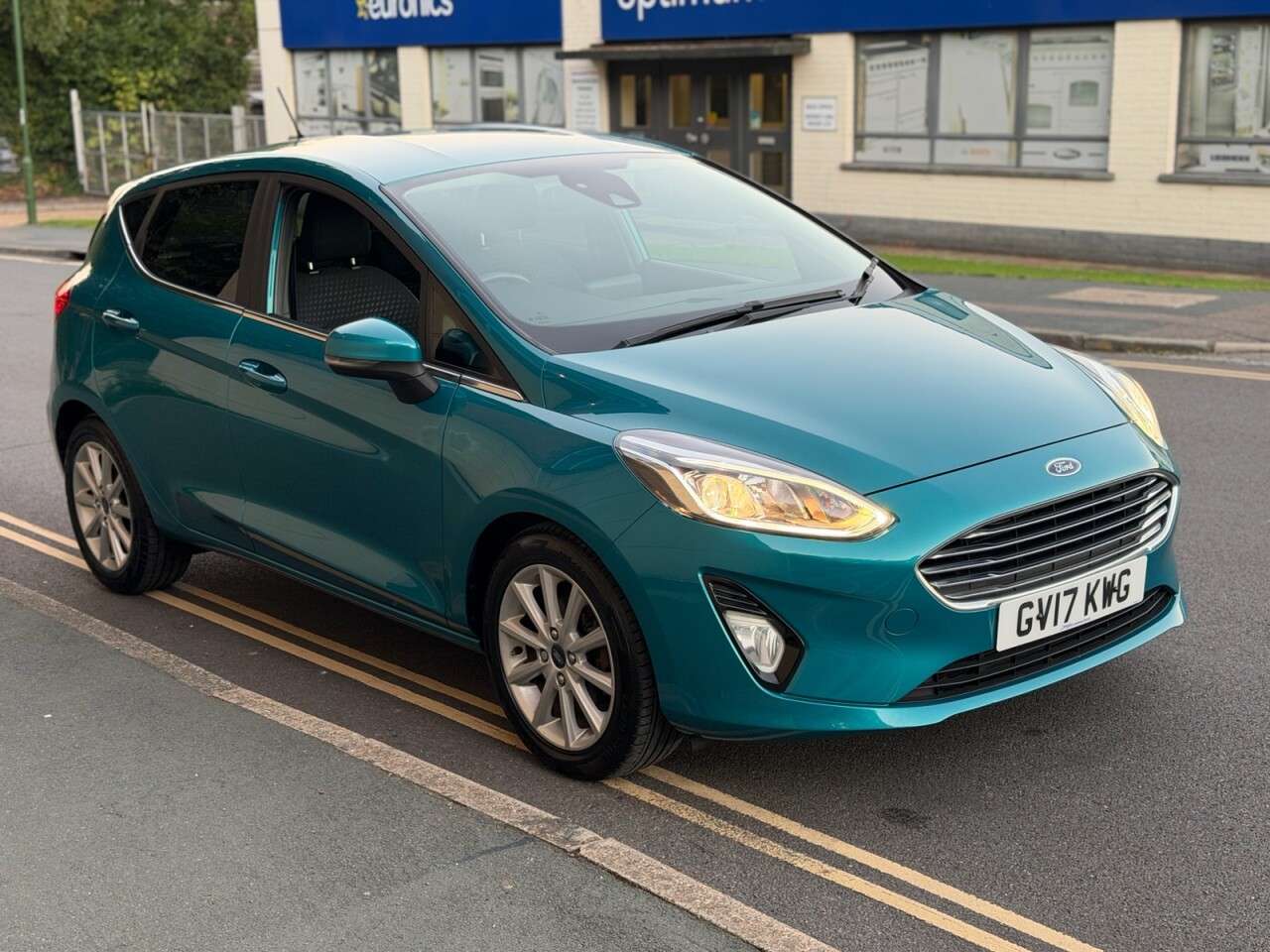 A 2017 FORD FIESTA 1.0T EcoBoost Titanium Hatchback 5dr Petrol Manual Euro 6 (s/s) (125 ps) A 2017 FORD FIESTA 1.0T EcoBoost Titanium Hatchback 5dr Petrol Manual Euro 6 (s/s) (125 ps)