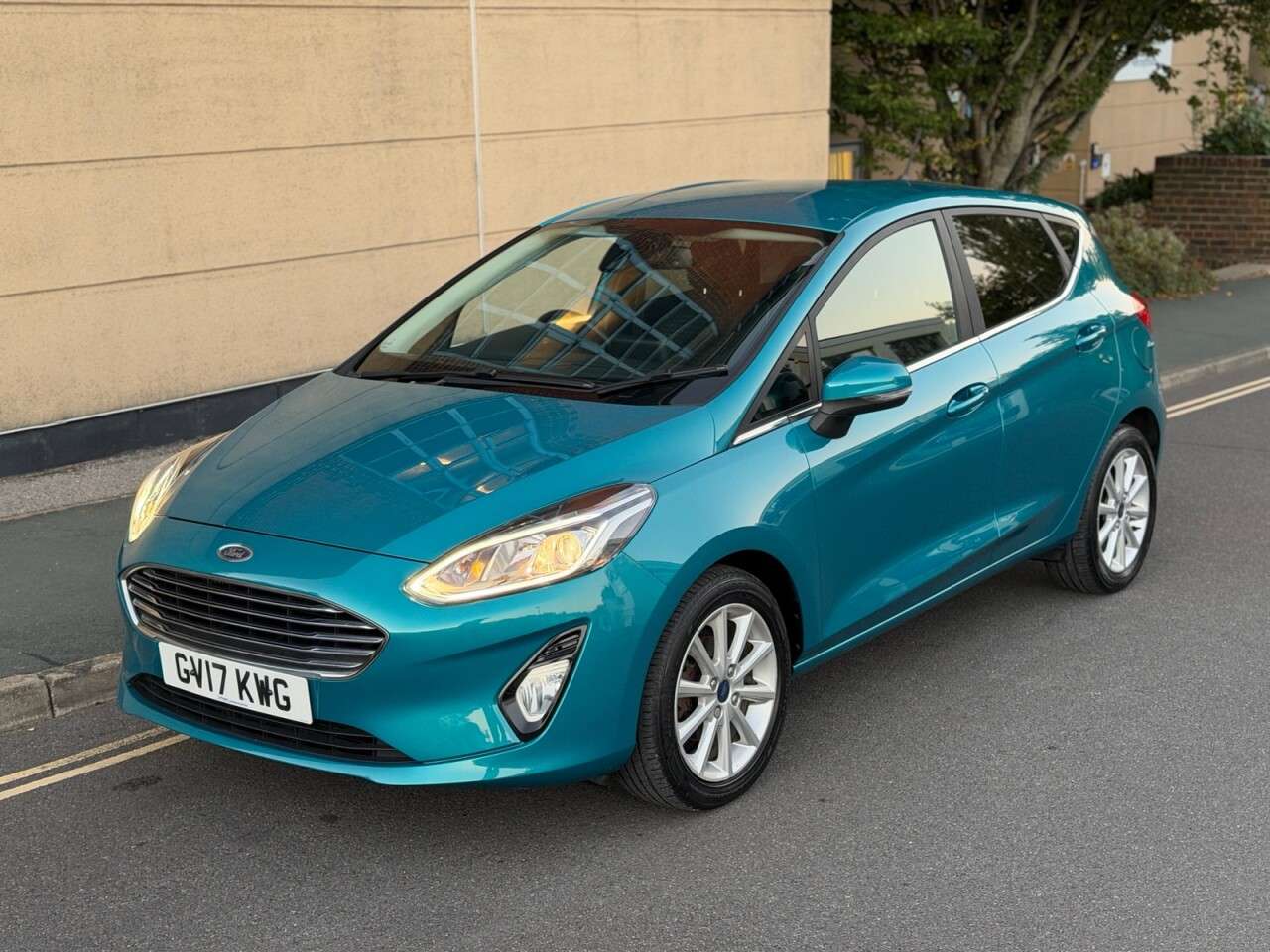 A 2017 FORD FIESTA 1.0T EcoBoost Titanium Hatchback 5dr Petrol Manual Euro 6 (s/s) (125 ps) A 2017 FORD FIESTA 1.0T EcoBoost Titanium Hatchback 5dr Petrol Manual Euro 6 (s/s) (125 ps)