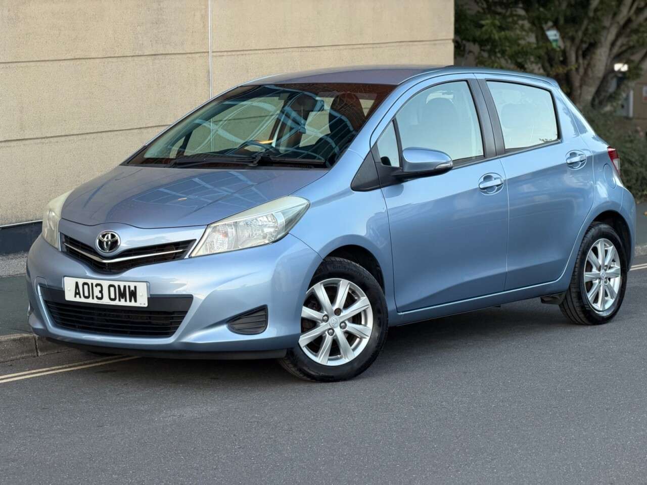 A 2013 TOYOTA YARIS 1.33 Dual VVT-i TR Hatchback 5dr Petrol Manual Euro 5 (101 ps) A 2013 TOYOTA YARIS 1.33 Dual VVT-i TR Hatchback 5dr Petrol Manual Euro 5 (101 ps)