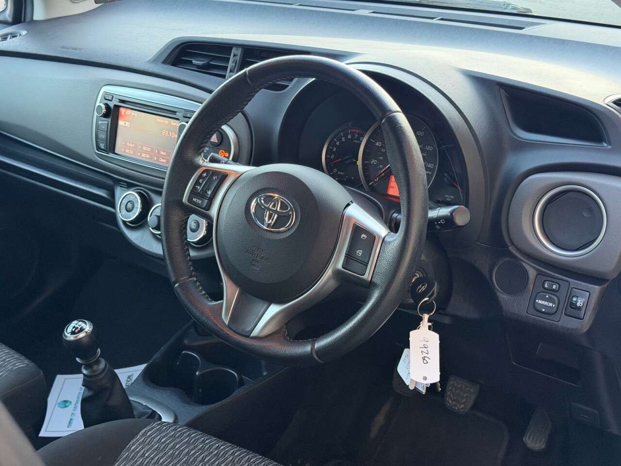 A 2013 TOYOTA YARIS 1.33 Dual VVT-i TR Hatchback 5dr Petrol Manual Euro 5 (101 ps) A 2013 TOYOTA YARIS 1.33 Dual VVT-i TR Hatchback 5dr Petrol Manual Euro 5 (101 ps)