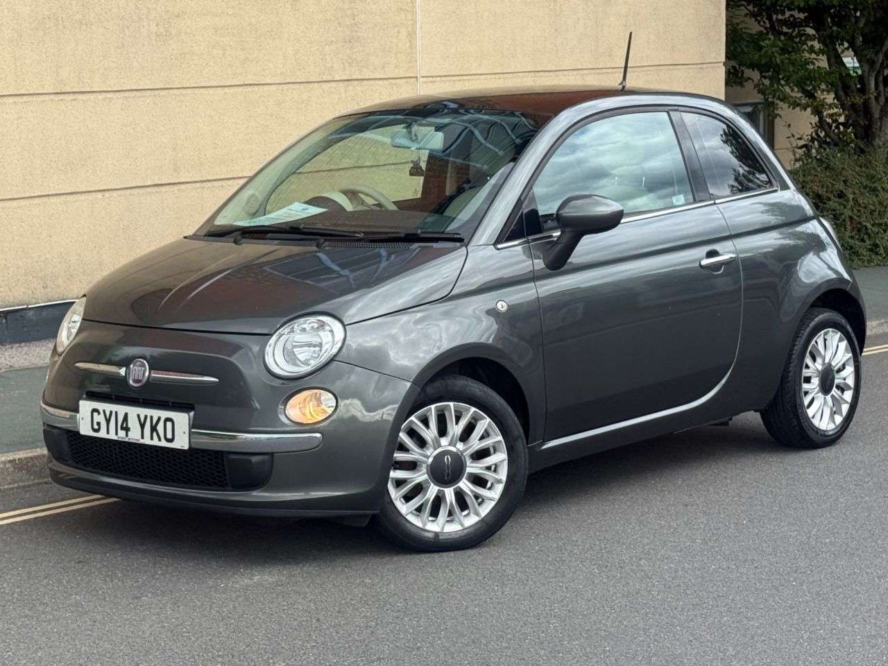 A 2014 FIAT 500 0.9 TwinAir Lounge Hatchback 3dr Petrol Manual Euro 6 (s/s) (105 ps) 12 MON A 2014 FIAT 500 0.9 TwinAir Lounge Hatchback 3dr Petrol Manual Euro 6 (s/s) (105 ps) 12 MON