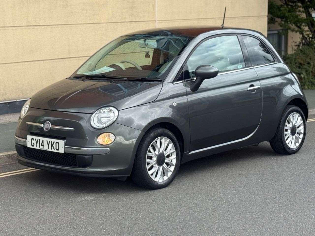 A 2014 FIAT 500 0.9 TwinAir Lounge Hatchback 3dr Petrol Manual Euro 6 (s/s) (105 ps) 12 MON A 2014 FIAT 500 0.9 TwinAir Lounge Hatchback 3dr Petrol Manual Euro 6 (s/s) (105 ps) 12 MON