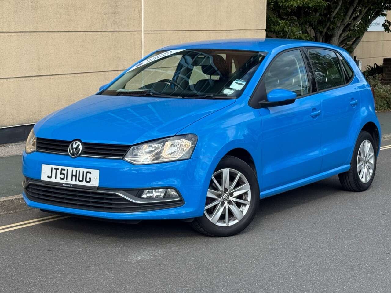 A 2015 VOLKSWAGEN POLO 1.0 BlueMotion Tech SE Hatchback 5dr Petrol Manual Euro 6 (s/s) (75 ps) A 2015 VOLKSWAGEN POLO 1.0 BlueMotion Tech SE Hatchback 5dr Petrol Manual Euro 6 (s/s) (75 ps)