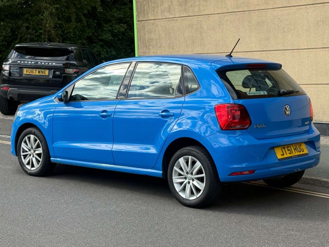 A 2015 VOLKSWAGEN POLO 1.0 BlueMotion Tech SE Hatchback 5dr Petrol Manual Euro 6 (s/s) (75 ps) A 2015 VOLKSWAGEN POLO 1.0 BlueMotion Tech SE Hatchback 5dr Petrol Manual Euro 6 (s/s) (75 ps)