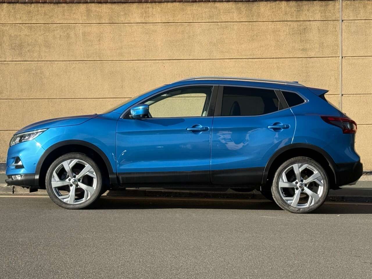 A 2017 NISSAN QASHQAI 1.2 DIG-T Tekna SUV 5dr Petrol Manual Euro 6 (s/s) (115 ps) A 2017 NISSAN QASHQAI 1.2 DIG-T Tekna SUV 5dr Petrol Manual Euro 6 (s/s) (115 ps)