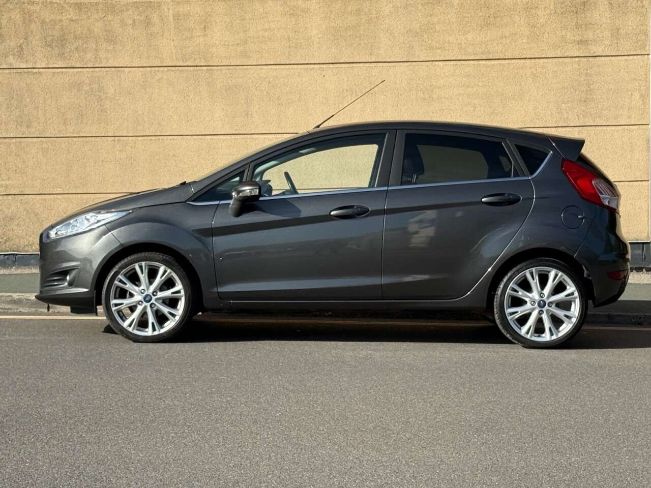 A 2017 FORD FIESTA 1.0T EcoBoost Titanium X Hatchback 5dr Petrol Manual Euro 6 (s/s) (125 ps) A 2017 FORD FIESTA 1.0T EcoBoost Titanium X Hatchback 5dr Petrol Manual Euro 6 (s/s) (125 ps)