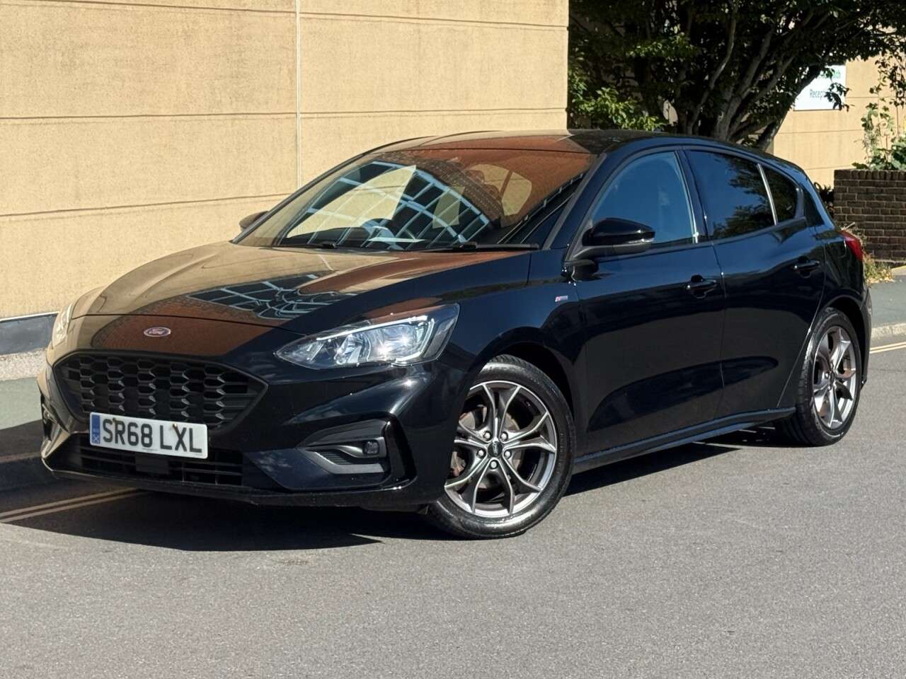 A 2018 FORD FOCUS 1.0T EcoBoost ST-Line Hatchback 5dr Petrol Manual Euro 6 (s/s) (125 ps) A 2018 FORD FOCUS 1.0T EcoBoost ST-Line Hatchback 5dr Petrol Manual Euro 6 (s/s) (125 ps)