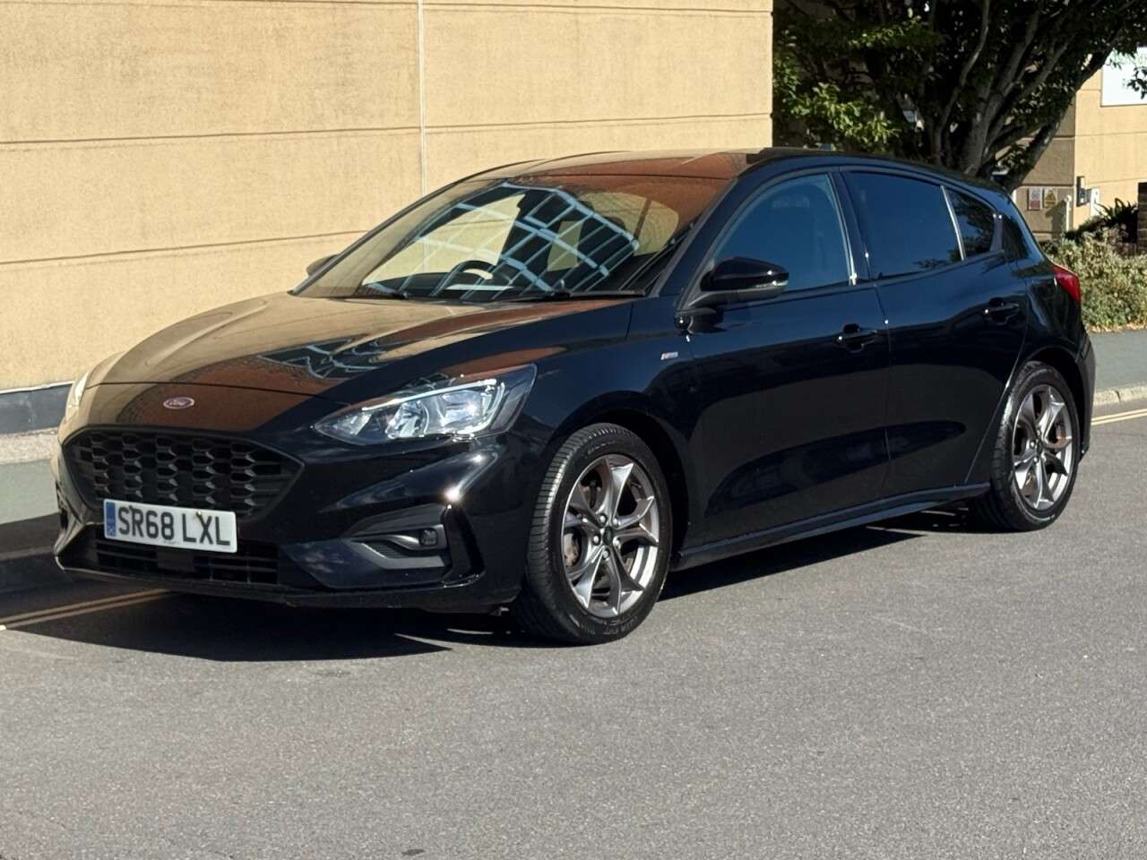 A 2018 FORD FOCUS 1.0T EcoBoost ST-Line Hatchback 5dr Petrol Manual Euro 6 (s/s) (125 ps) A 2018 FORD FOCUS 1.0T EcoBoost ST-Line Hatchback 5dr Petrol Manual Euro 6 (s/s) (125 ps)