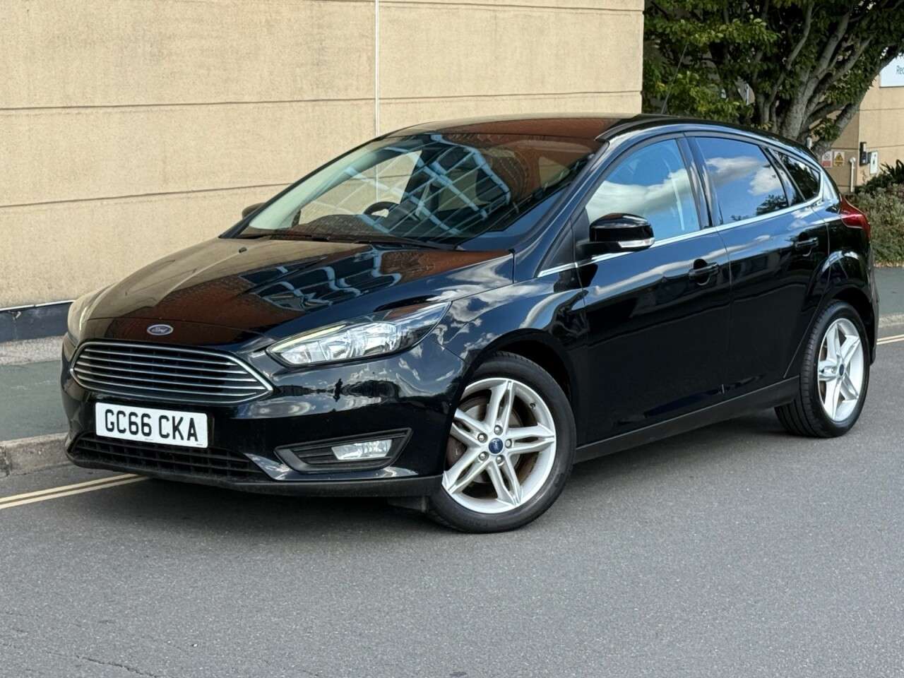 A 2017 FORD FOCUS 1.0T EcoBoost Zetec Hatchback 5dr Petrol Manual Euro 6 (s/s) (100 ps) A 2017 FORD FOCUS 1.0T EcoBoost Zetec Hatchback 5dr Petrol Manual Euro 6 (s/s) (100 ps)