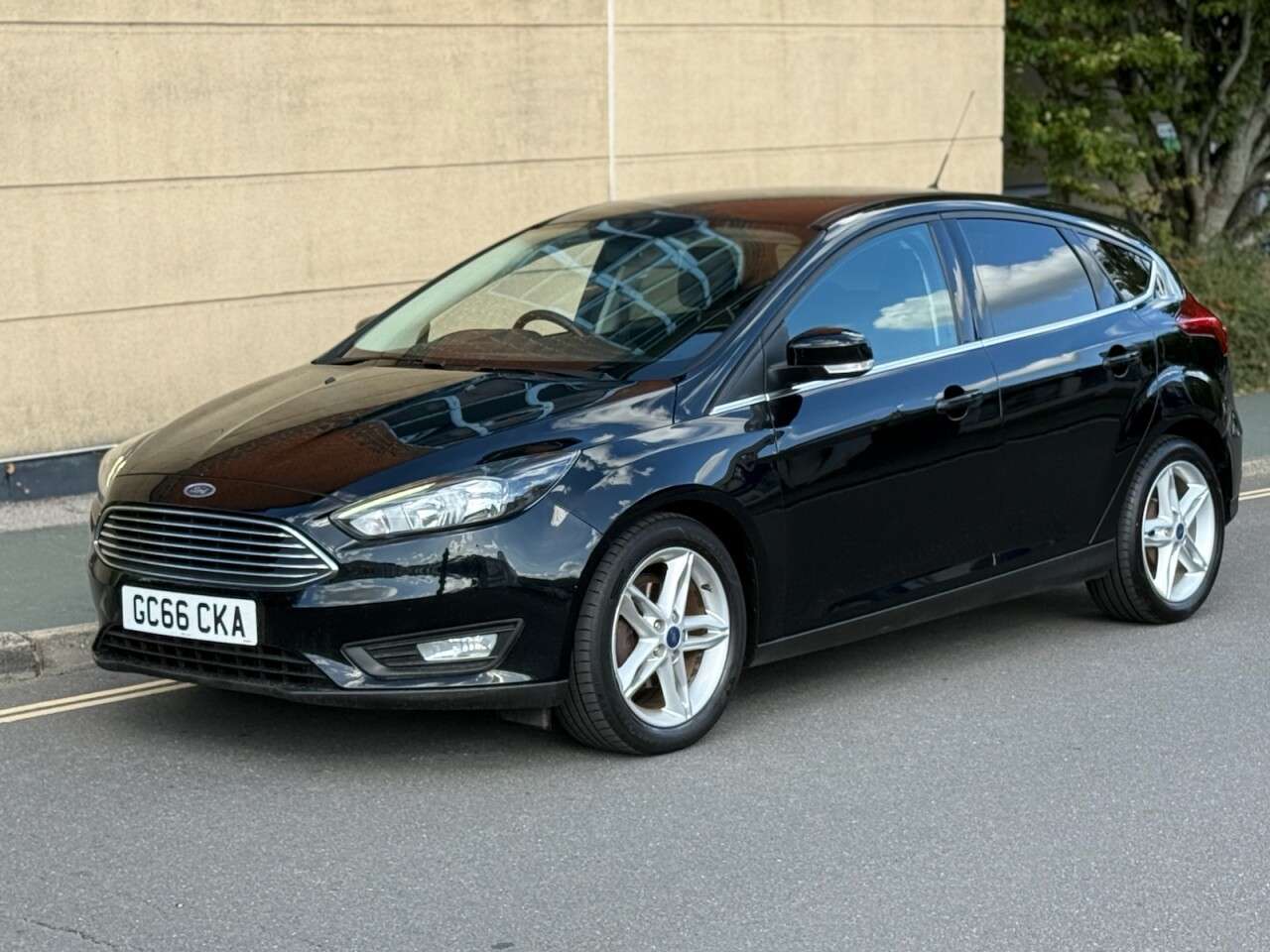 A 2017 FORD FOCUS 1.0T EcoBoost Zetec Hatchback 5dr Petrol Manual Euro 6 (s/s) (100 ps) A 2017 FORD FOCUS 1.0T EcoBoost Zetec Hatchback 5dr Petrol Manual Euro 6 (s/s) (100 ps)
