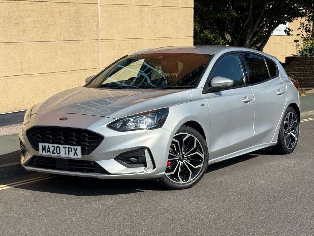 A 2020 FORD FOCUS 1.0T EcoBoost ST-Line X Hatchback 5dr Petrol Manual Euro 6 (s/s) (125 ps) A 2020 FORD FOCUS 1.0T EcoBoost ST-Line X Hatchback 5dr Petrol Manual Euro 6 (s/s) (125 ps)
