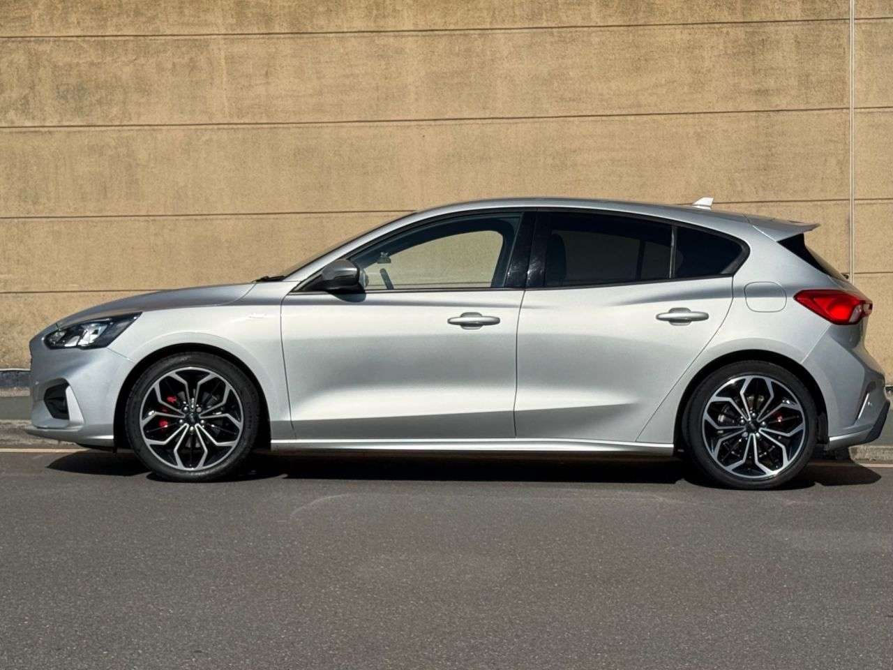 A 2020 FORD FOCUS 1.0T EcoBoost ST-Line X Hatchback 5dr Petrol Manual Euro 6 (s/s) (125 ps) A 2020 FORD FOCUS 1.0T EcoBoost ST-Line X Hatchback 5dr Petrol Manual Euro 6 (s/s) (125 ps)