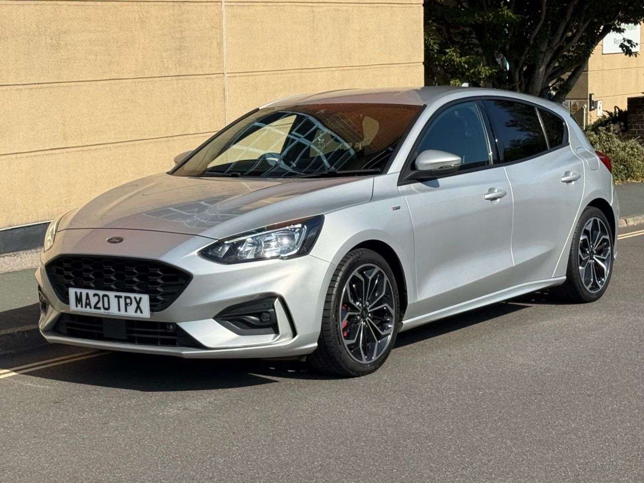 A 2020 FORD FOCUS 1.0T EcoBoost ST-Line X Hatchback 5dr Petrol Manual Euro 6 (s/s) (125 ps) A 2020 FORD FOCUS 1.0T EcoBoost ST-Line X Hatchback 5dr Petrol Manual Euro 6 (s/s) (125 ps)