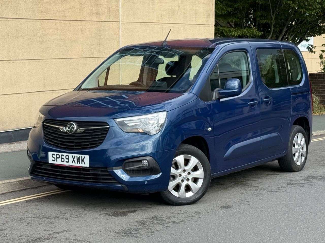 A 2019 VAUXHALL COMBO LIFE 1.2 Turbo GPF Energy MPV 5dr Petrol Manual Euro 6 (s/s) (7 Seat) (110 ps) A 2019 VAUXHALL COMBO LIFE 1.2 Turbo GPF Energy MPV 5dr Petrol Manual Euro 6 (s/s) (7 Seat) (110 ps)
