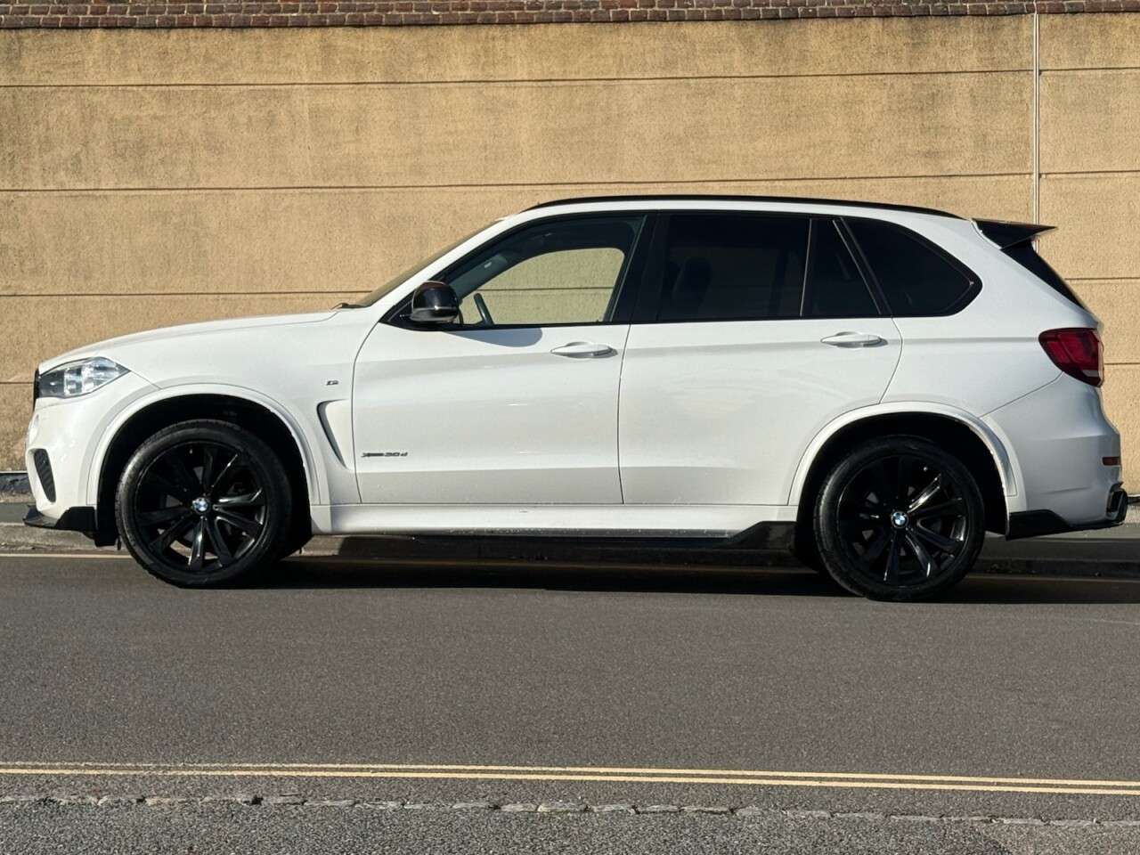 A 2016 BMW X5 3.0 30d M Sport SUV 5dr Diesel Auto xDrive Euro 6 (s/s) (258 ps) A 2016 BMW X5 3.0 30d M Sport SUV 5dr Diesel Auto xDrive Euro 6 (s/s) (258 ps)