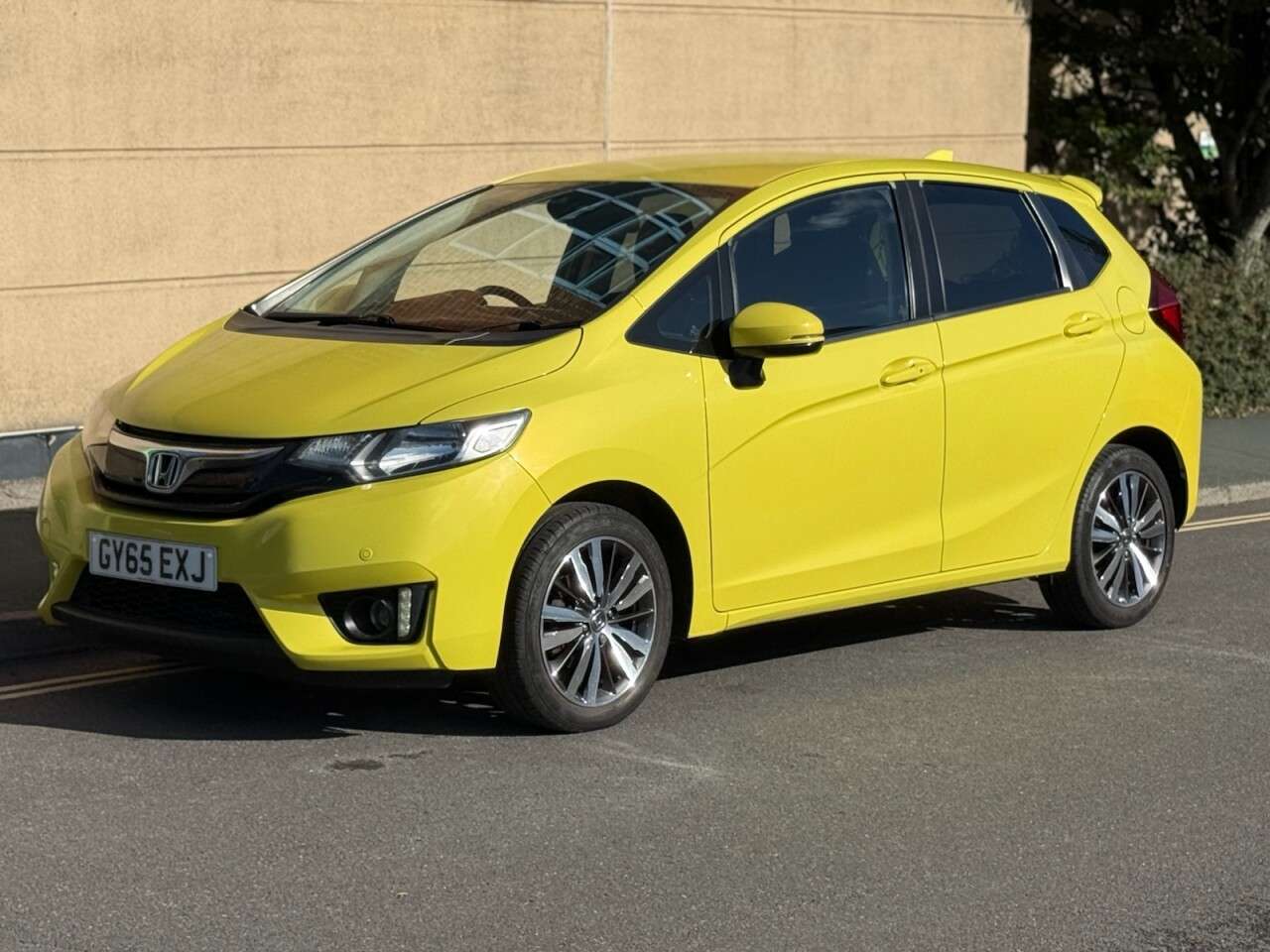 A 2015 HONDA JAZZ 1.3 i-VTEC EX Hatchback 5dr Petrol Manual Euro 6 (s/s) (102 ps) A 2015 HONDA JAZZ 1.3 i-VTEC EX Hatchback 5dr Petrol Manual Euro 6 (s/s) (102 ps)