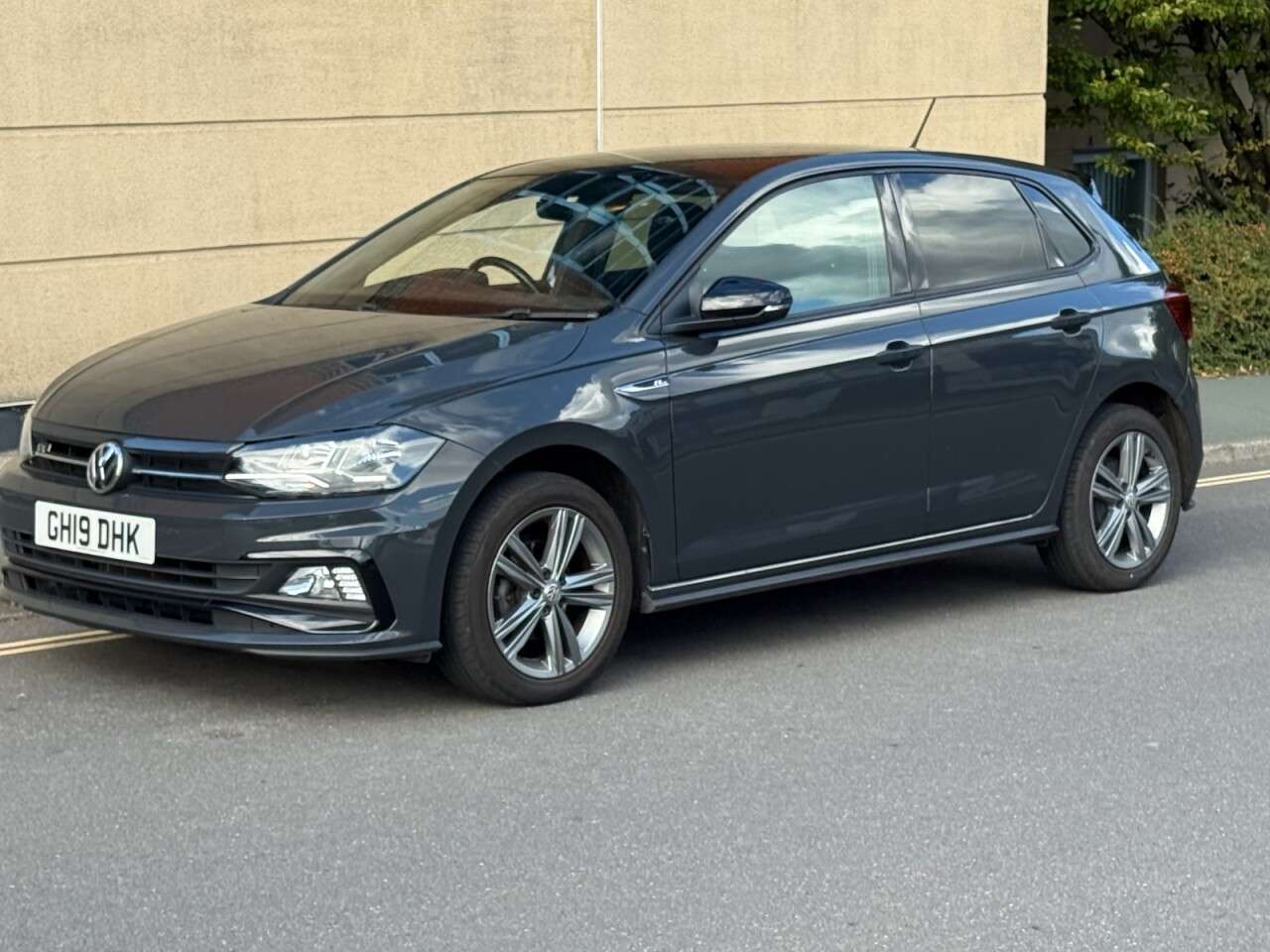 A 2019 VOLKSWAGEN POLO 1.0 TSI GPF R-Line Hatchback 5dr Petrol Manual Euro 6 (s/s) (95 ps) A 2019 VOLKSWAGEN POLO 1.0 TSI GPF R-Line Hatchback 5dr Petrol Manual Euro 6 (s/s) (95 ps)