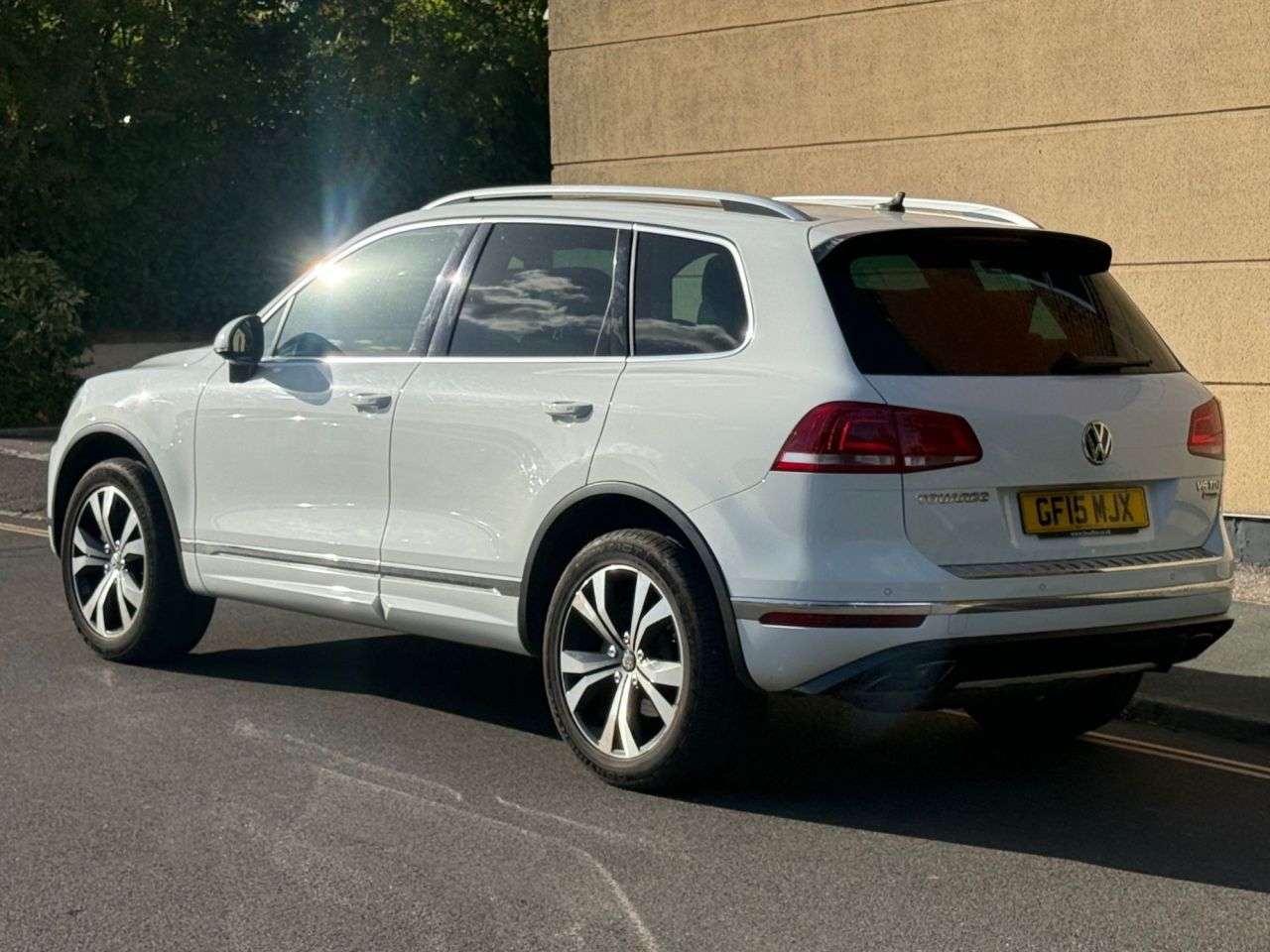 A 2015 VOLKSWAGEN TOUAREG 3.0 TDI V6 BlueMotion Tech R-Line SUV 5dr Diesel Tiptronic 4WD Euro 6 (s/s) A 2015 VOLKSWAGEN TOUAREG 3.0 TDI V6 BlueMotion Tech R-Line SUV 5dr Diesel Tiptronic 4WD Euro 6 (s/s)