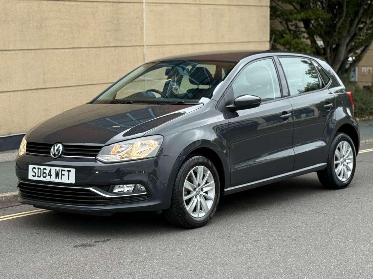 A 2014 VOLKSWAGEN POLO 1.0 BlueMotion Tech SE Hatchback 5dr Petrol Manual Euro 6 (s/s) (60 ps) A 2014 VOLKSWAGEN POLO 1.0 BlueMotion Tech SE Hatchback 5dr Petrol Manual Euro 6 (s/s) (60 ps)