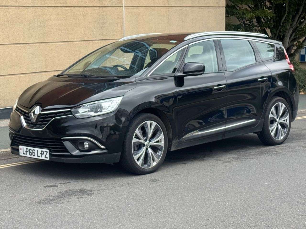 A 2017 RENAULT GRAND SCENIC 1.5 dCi Dynamique Nav MPV 5dr Diesel EDC Euro 6 (s/s) (110 ps) A 2017 RENAULT GRAND SCENIC 1.5 dCi Dynamique Nav MPV 5dr Diesel EDC Euro 6 (s/s) (110 ps)