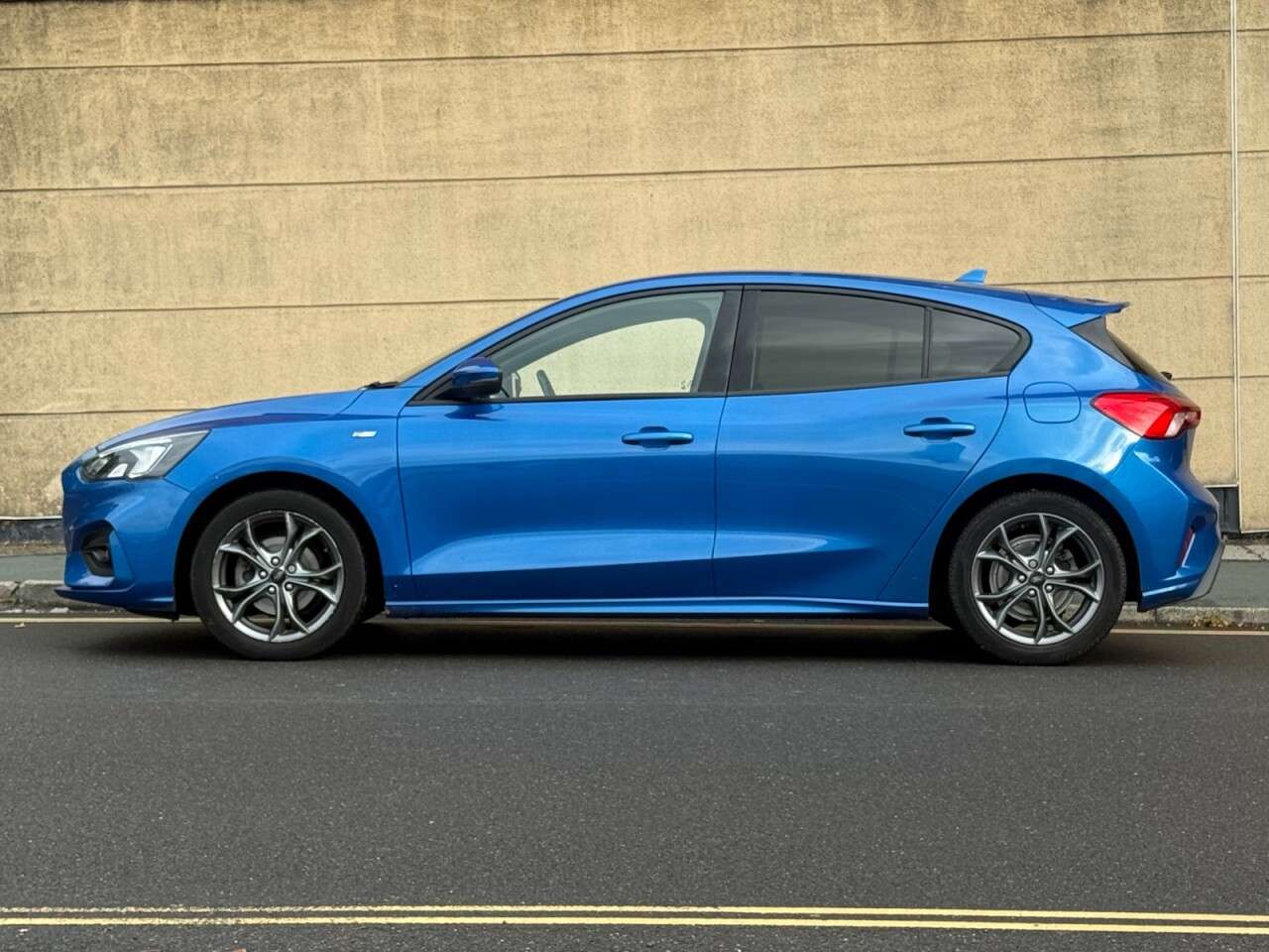 A 2020 FORD FOCUS 1.0T EcoBoost ST-Line Hatchback 5dr Petrol Manual Euro 6 (s/s) (125 ps) A 2020 FORD FOCUS 1.0T EcoBoost ST-Line Hatchback 5dr Petrol Manual Euro 6 (s/s) (125 ps)