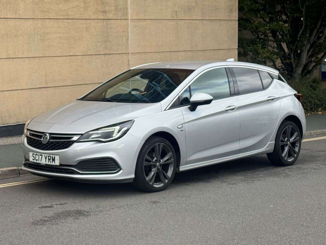 A 2017 VAUXHALL ASTRA 1.6 CDTi ecoTEC BlueInjection SRi VX Line Nav Hatchback 5dr Diesel Manual E A 2017 VAUXHALL ASTRA 1.6 CDTi ecoTEC BlueInjection SRi VX Line Nav Hatchback 5dr Diesel Manual E