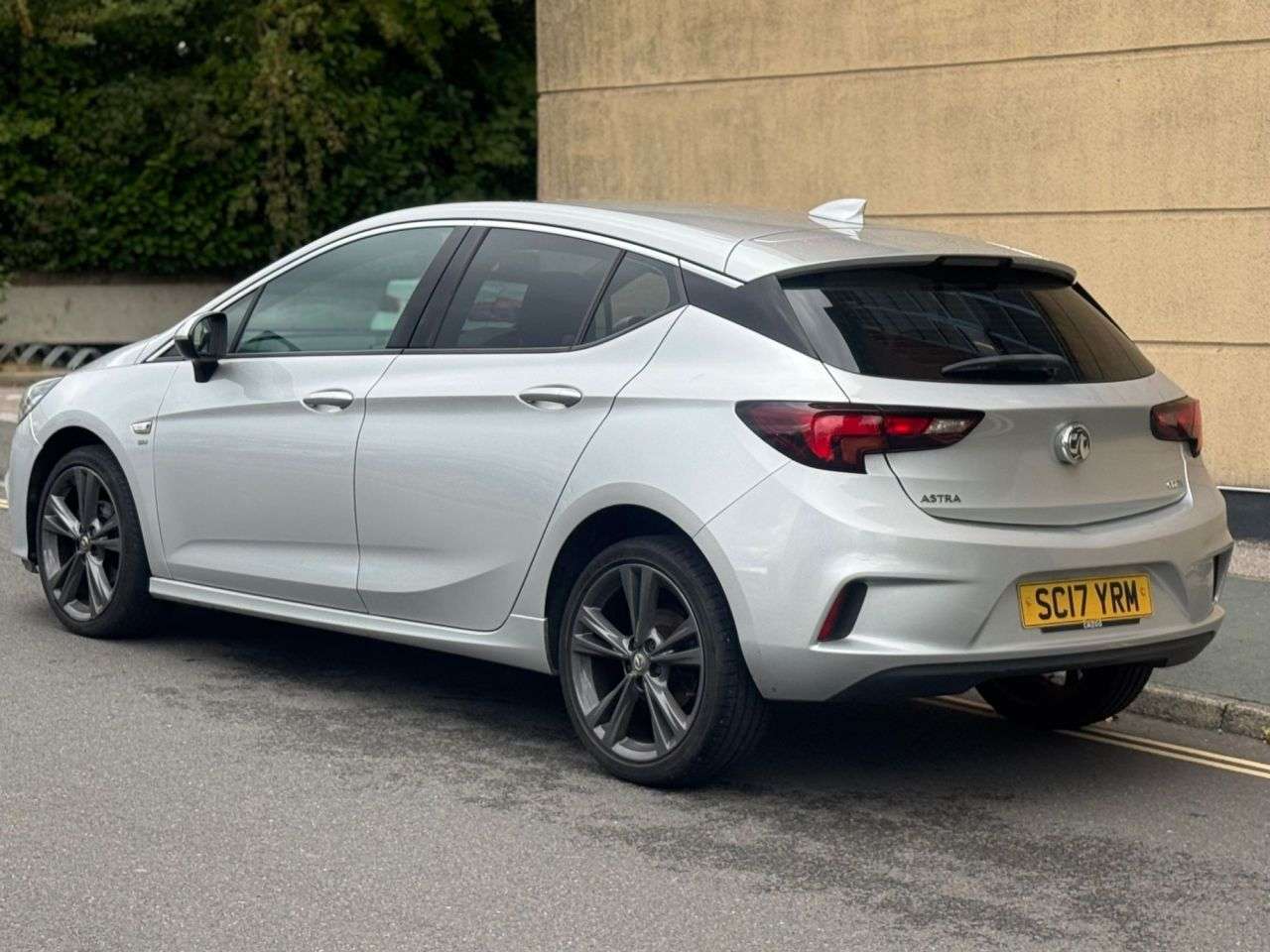A 2017 VAUXHALL ASTRA 1.6 CDTi ecoTEC BlueInjection SRi VX Line Nav Hatchback 5dr Diesel Manual E A 2017 VAUXHALL ASTRA 1.6 CDTi ecoTEC BlueInjection SRi VX Line Nav Hatchback 5dr Diesel Manual E