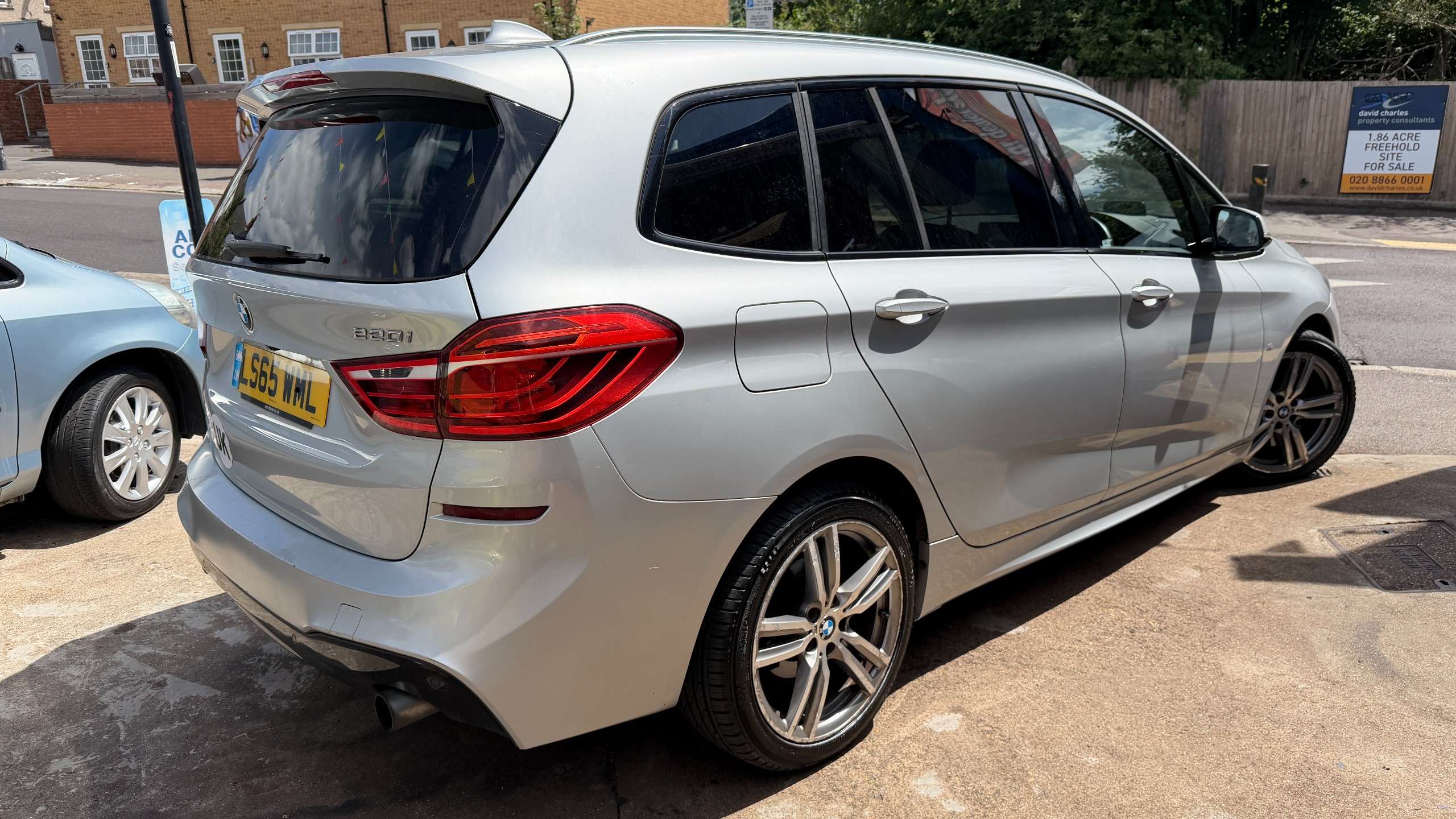 A 2015 BMW 2 SERIES GRAN TOURER 2.0 220i M Sport MPV 5dr Petrol Auto Euro 6 (s/s) (192 ps) A 2015 BMW 2 SERIES GRAN TOURER 2.0 220i M Sport MPV 5dr Petrol Auto Euro 6 (s/s) (192 ps)