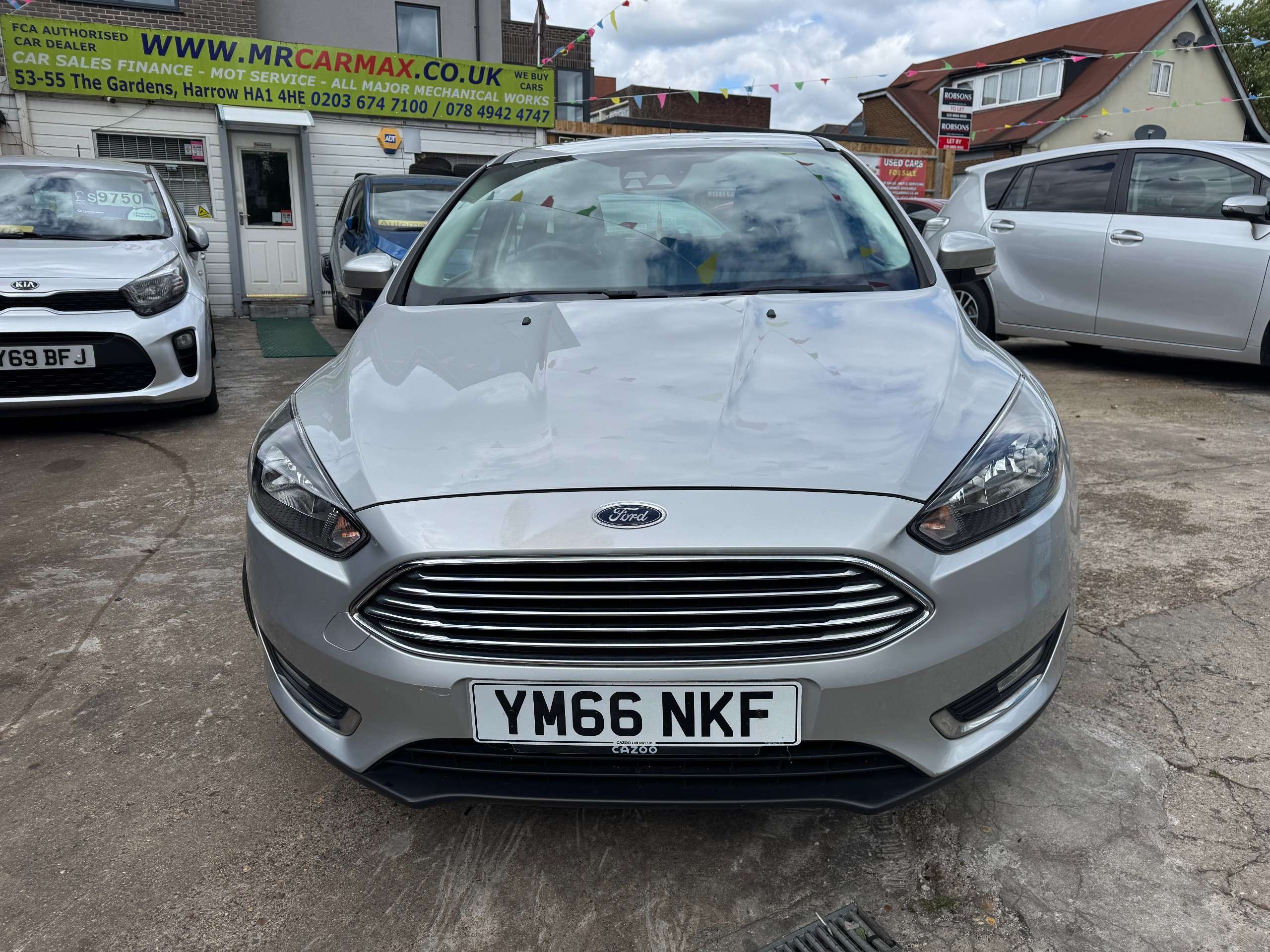 A 2017 FORD FOCUS 1.0T EcoBoost Titanium Hatchback 5dr Petrol Auto Euro 6 (s/s) (125 ps) A 2017 FORD FOCUS 1.0T EcoBoost Titanium Hatchback 5dr Petrol Auto Euro 6 (s/s) (125 ps)
