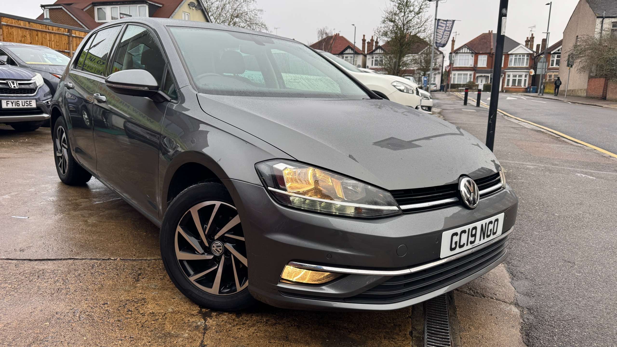 A 2019 VOLKSWAGEN GOLF 1.0 TSI Match Hatchback 5dr Petrol DSG Euro 6 (s/s) (115 ps) A 2019 VOLKSWAGEN GOLF 1.0 TSI Match Hatchback 5dr Petrol DSG Euro 6 (s/s) (115 ps)