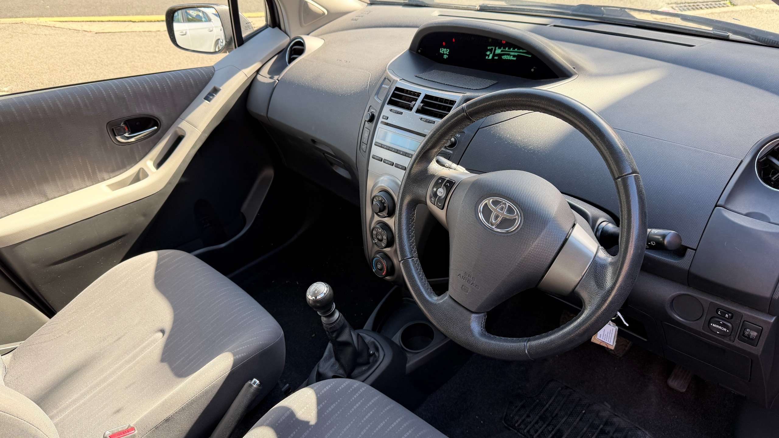2010 TOYOTA YARIS 2010 TOYOTA YARIS