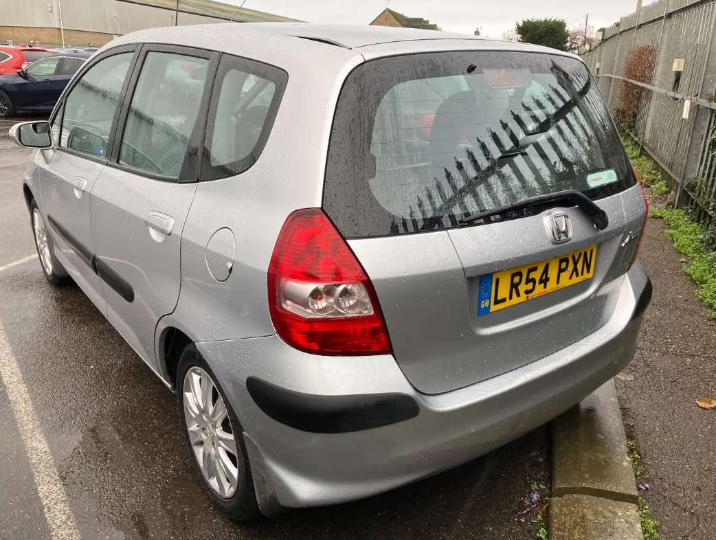 A 2004 HONDA JAZZ 1.4 i-DSI SE Hatchback 5dr Petrol CVT-7 (137 g/km, 82 bhp) A 2004 HONDA JAZZ 1.4 i-DSI SE Hatchback 5dr Petrol CVT-7 (137 g/km, 82 bhp)