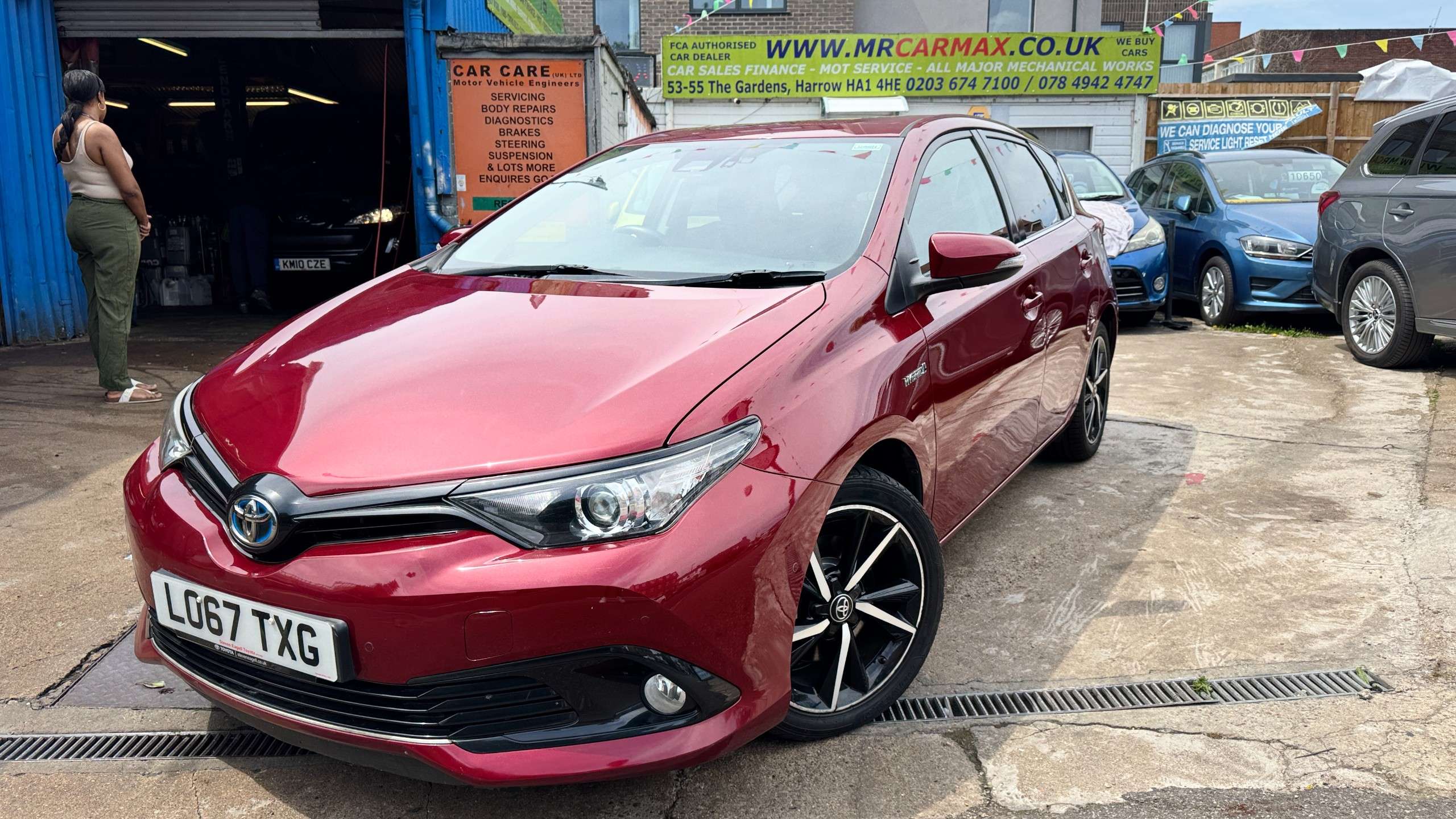 A 2018 TOYOTA AURIS 1.8 VVT-h Design Hatchback 5dr Petrol Hybrid CVT Euro 6 (s/s) (136 ps) A 2018 TOYOTA AURIS 1.8 VVT-h Design Hatchback 5dr Petrol Hybrid CVT Euro 6 (s/s) (136 ps)