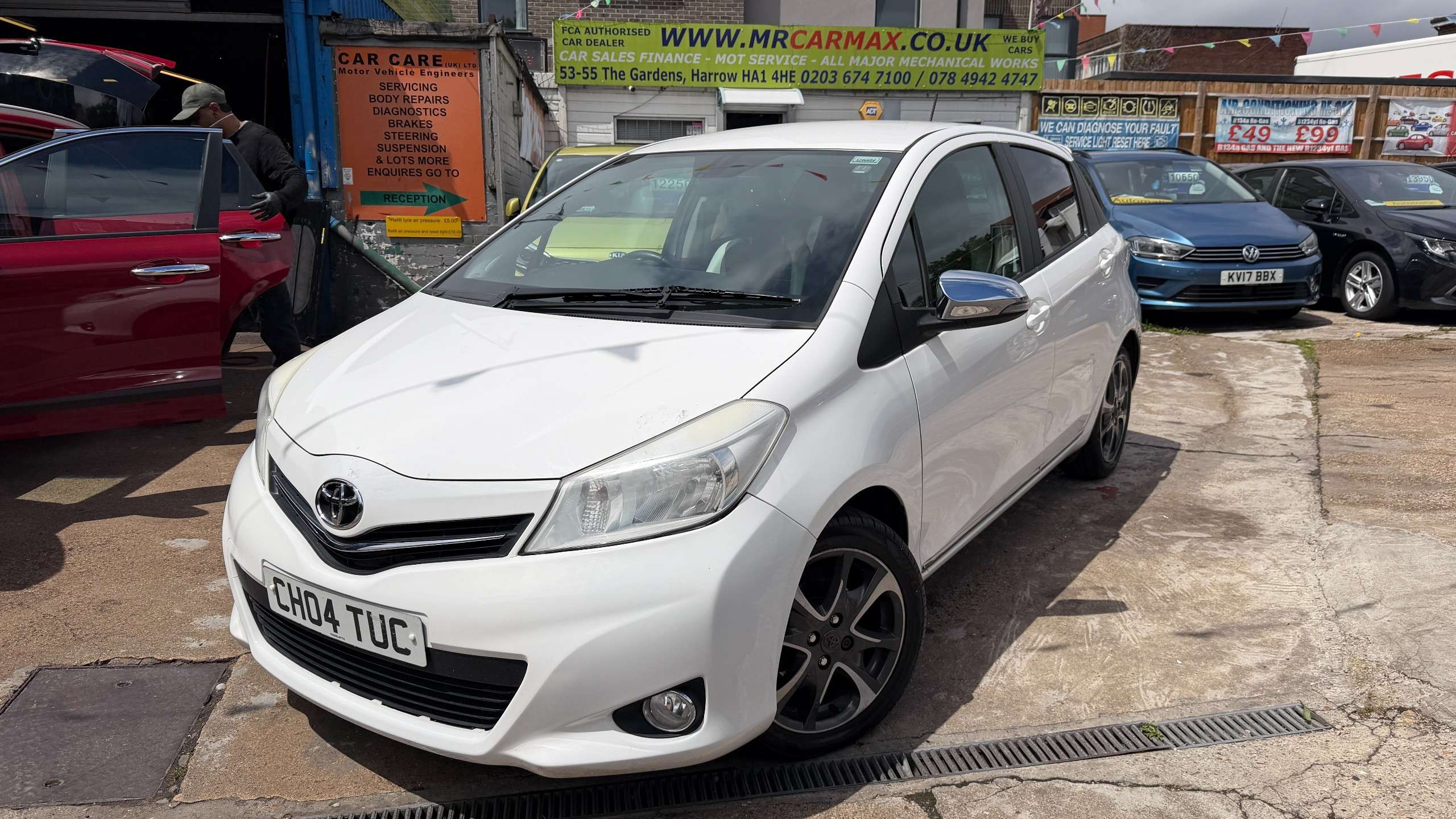 A 2014 TOYOTA YARIS 1.33 Dual VVT-i Trend Hatchback 5dr Petrol Manual Euro 5 (99 ps) A 2014 TOYOTA YARIS 1.33 Dual VVT-i Trend Hatchback 5dr Petrol Manual Euro 5 (99 ps)