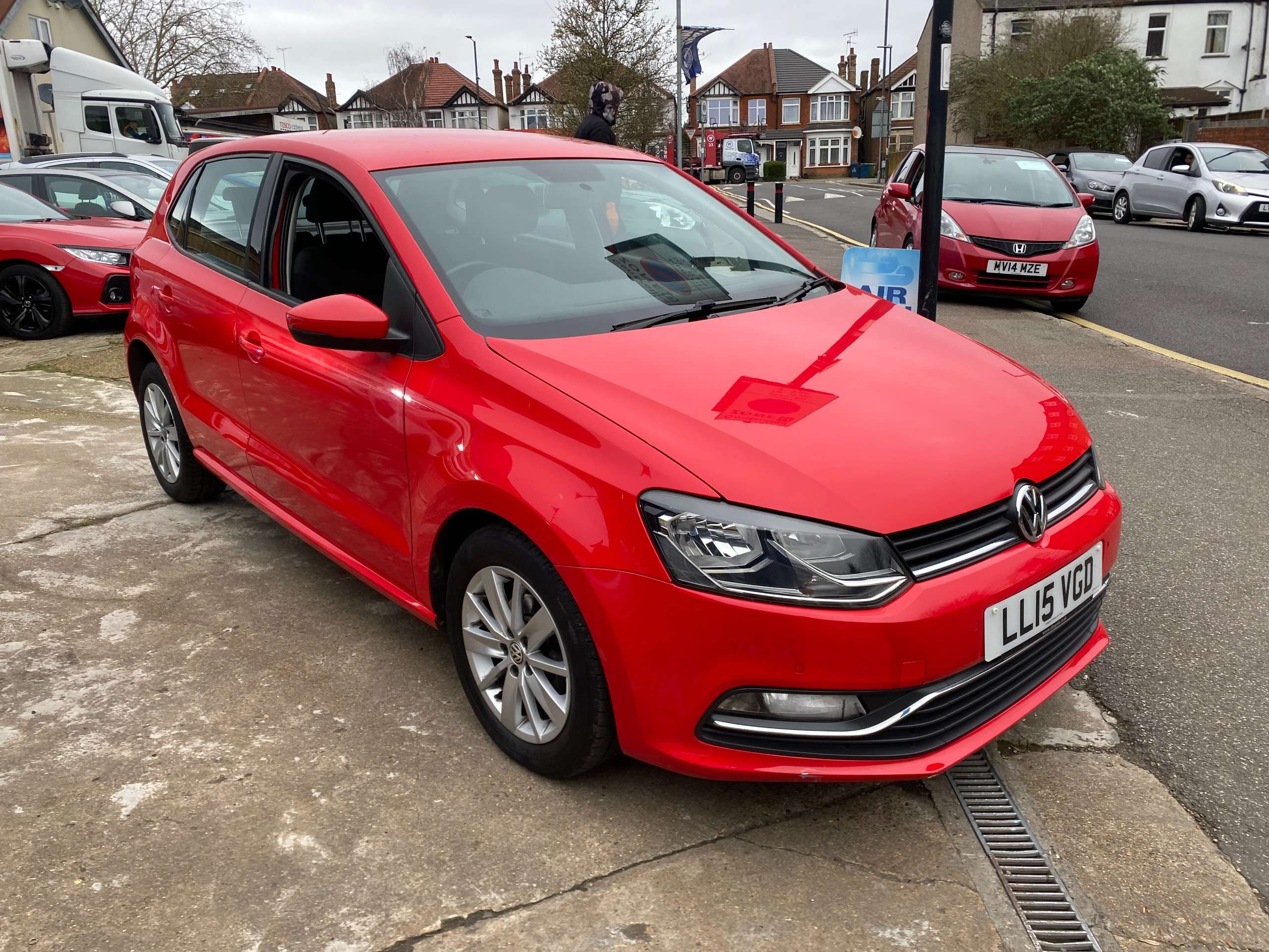 A 2015 VOLKSWAGEN POLO 1.2 TSI BlueMotion Tech SE Hatchback 5dr Petrol DSG Euro 6 (s/s) (90 ps) A 2015 VOLKSWAGEN POLO 1.2 TSI BlueMotion Tech SE Hatchback 5dr Petrol DSG Euro 6 (s/s) (90 ps)