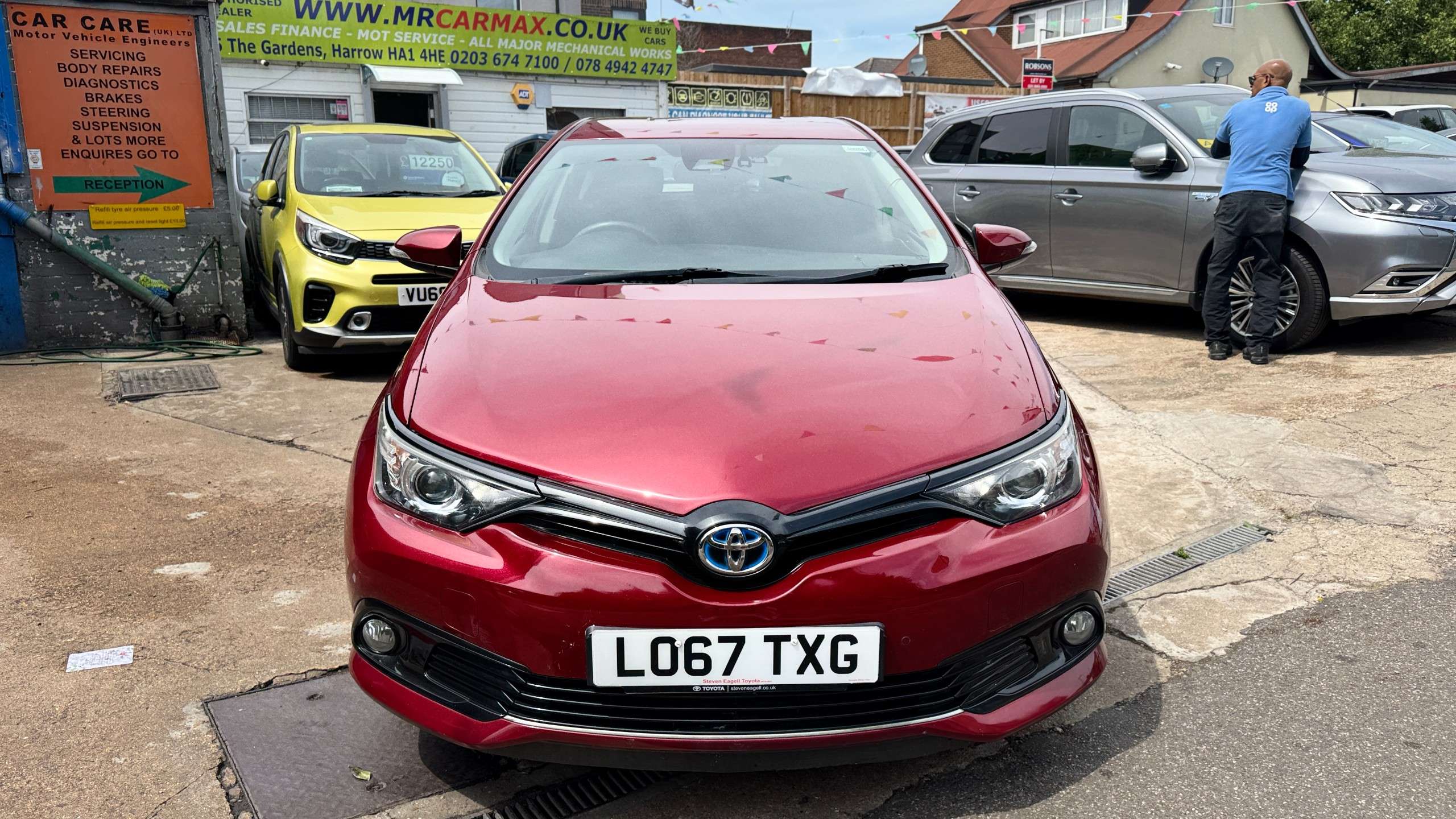 A 2018 TOYOTA AURIS 1.8 VVT-h Design Hatchback 5dr Petrol Hybrid CVT Euro 6 (s/s) (136 ps) A 2018 TOYOTA AURIS 1.8 VVT-h Design Hatchback 5dr Petrol Hybrid CVT Euro 6 (s/s) (136 ps)