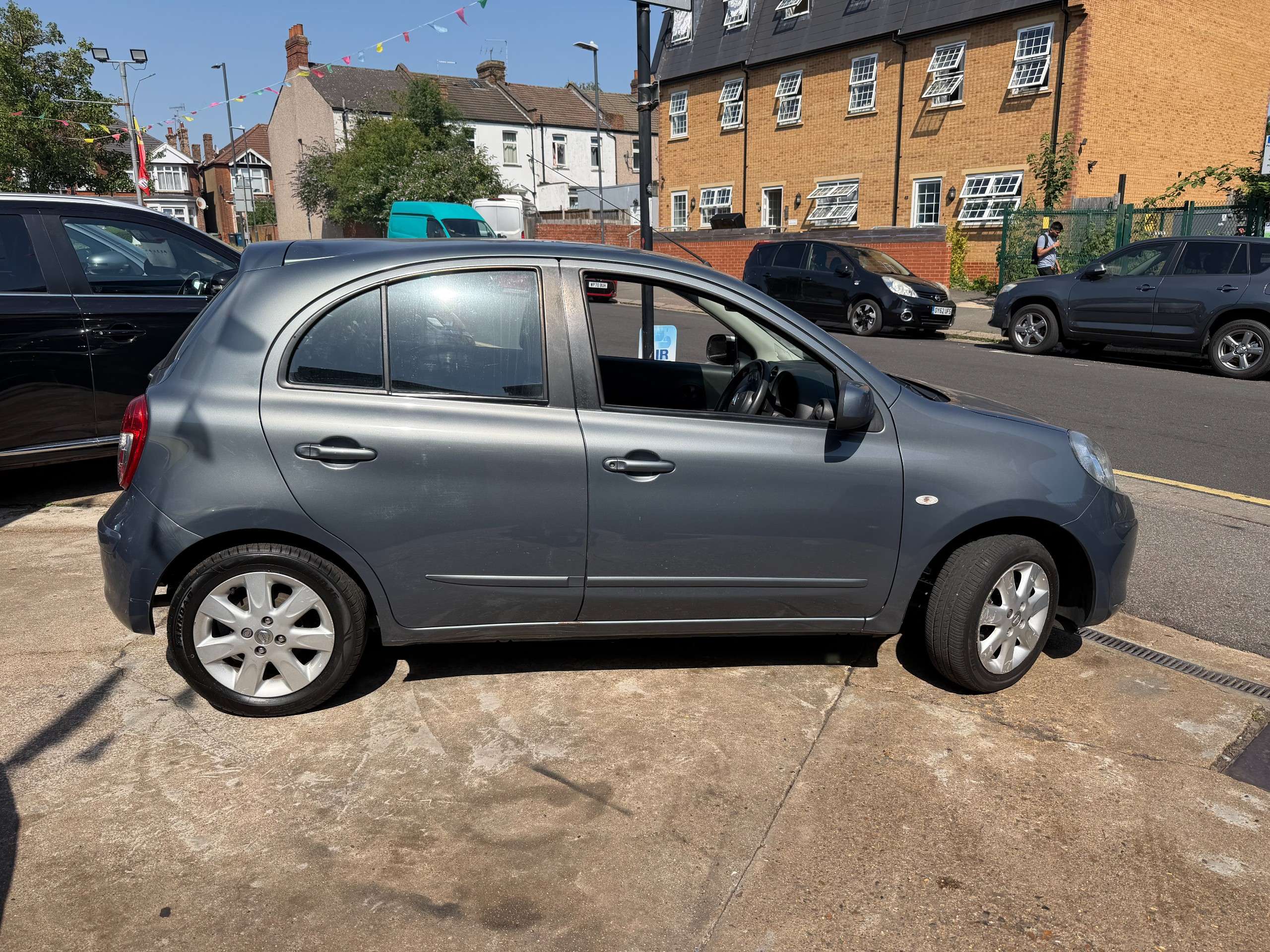 A 2011 NISSAN MICRA 1.2 12V Acenta Hatchback 5dr Petrol CVT Euro 5 (80 ps) A 2011 NISSAN MICRA 1.2 12V Acenta Hatchback 5dr Petrol CVT Euro 5 (80 ps)