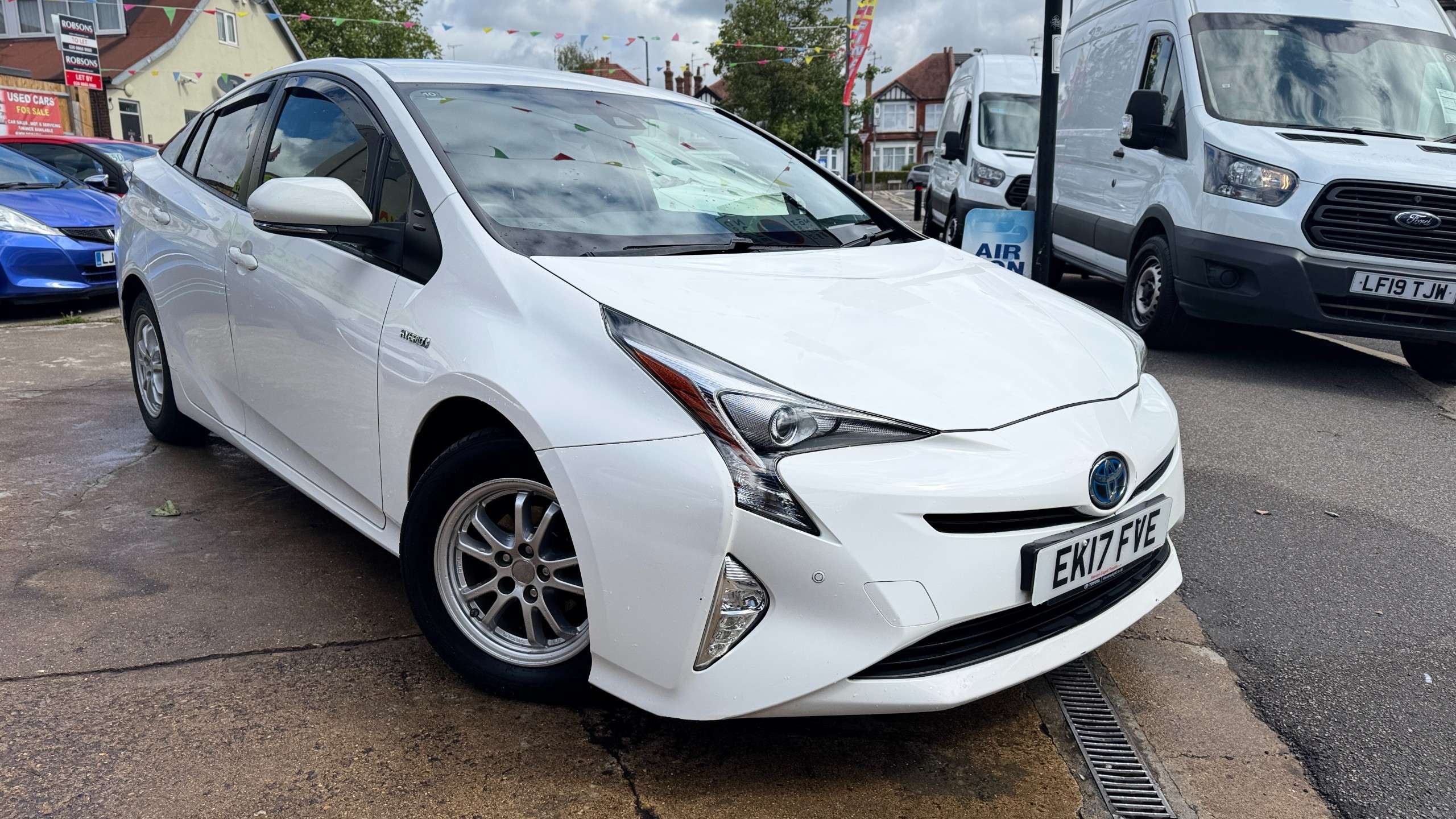 A 2017 TOYOTA PRIUS 1.8 VVT-h Active Hatchback 5dr Petrol Hybrid CVT Euro 6 (s/s) (122 ps) A 2017 TOYOTA PRIUS 1.8 VVT-h Active Hatchback 5dr Petrol Hybrid CVT Euro 6 (s/s) (122 ps)