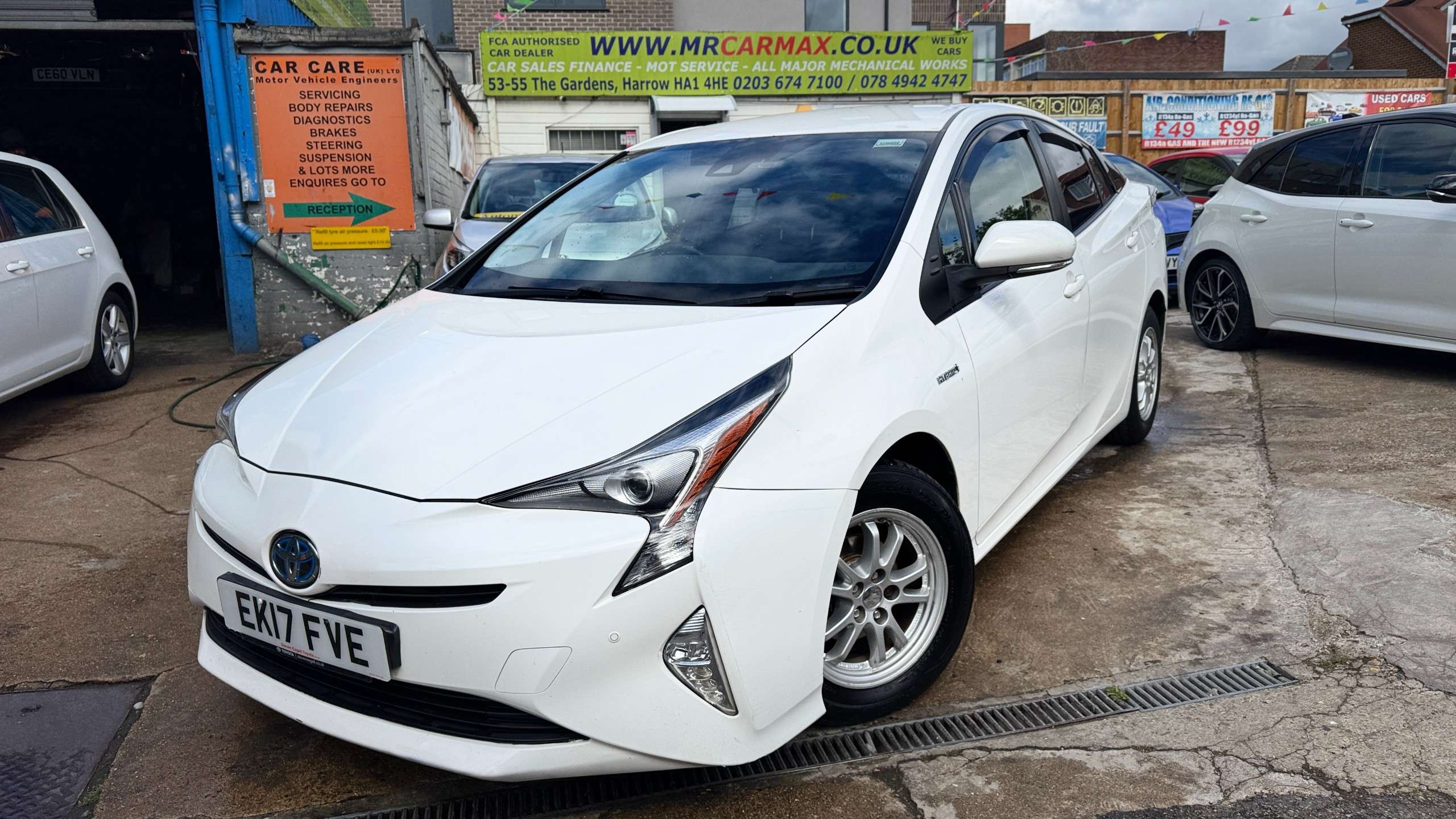 A 2017 TOYOTA PRIUS 1.8 VVT-h Active Hatchback 5dr Petrol Hybrid CVT Euro 6 (s/s) (122 ps) A 2017 TOYOTA PRIUS 1.8 VVT-h Active Hatchback 5dr Petrol Hybrid CVT Euro 6 (s/s) (122 ps)