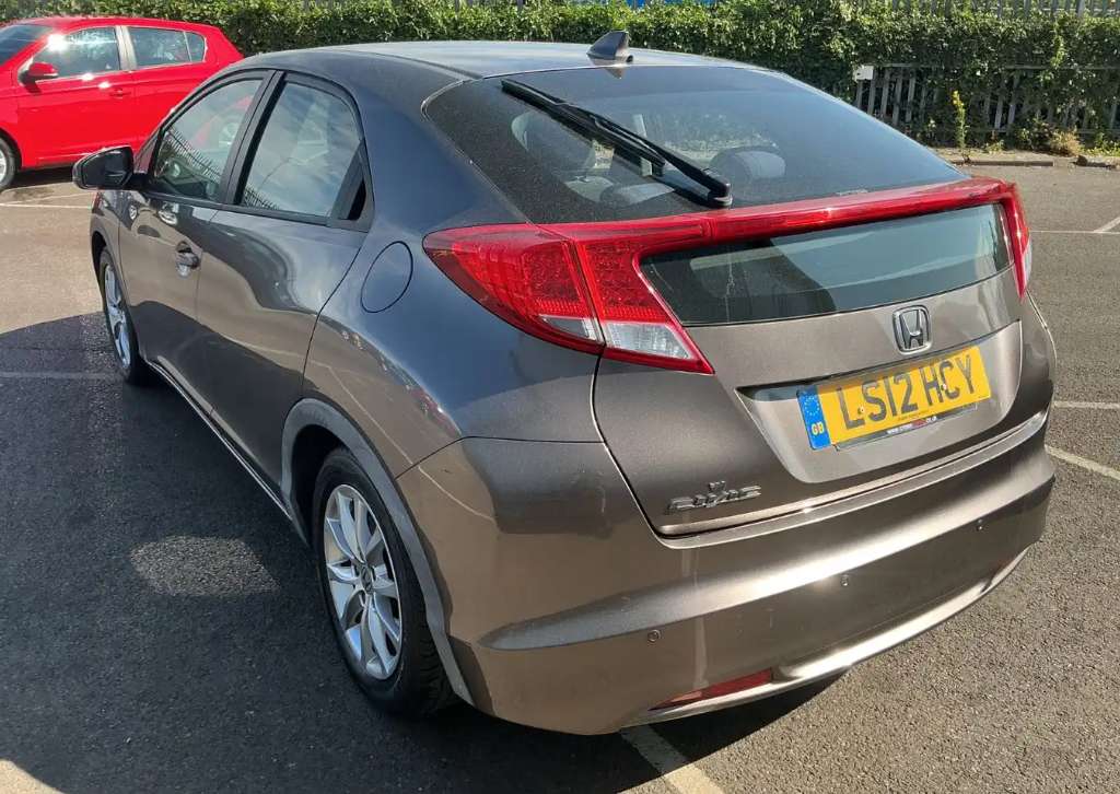 A 2012 HONDA CIVIC 1.8 i-VTEC ES Hatchback 5dr Petrol Auto Euro 5 (142 ps) A 2012 HONDA CIVIC 1.8 i-VTEC ES Hatchback 5dr Petrol Auto Euro 5 (142 ps)