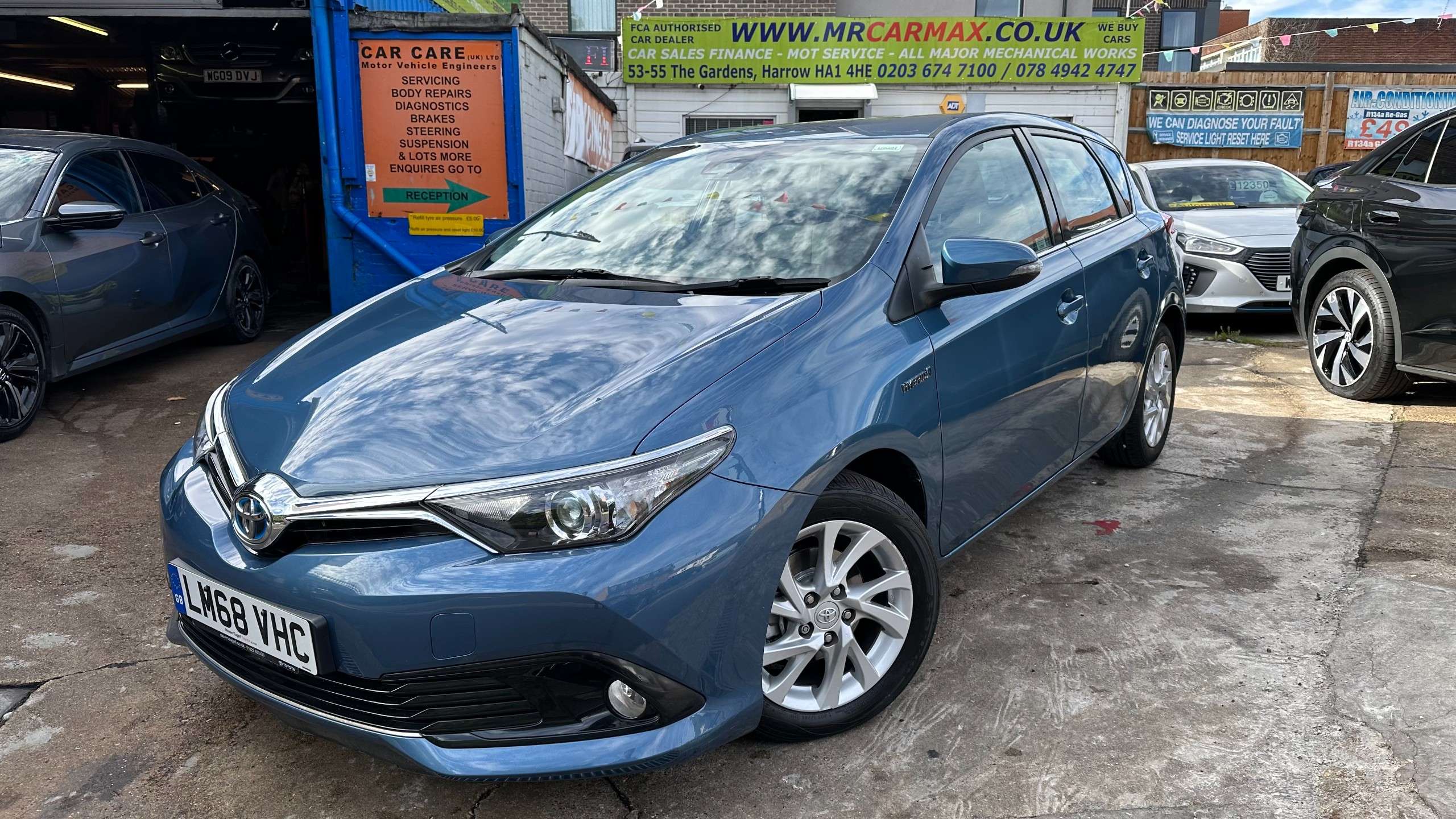 A 2018 TOYOTA AURIS 1.8 VVT-h Icon Tech Hatchback 5dr Petrol Hybrid CVT Euro 6 (s/s) (136 ps) A 2018 TOYOTA AURIS 1.8 VVT-h Icon Tech Hatchback 5dr Petrol Hybrid CVT Euro 6 (s/s) (136 ps)