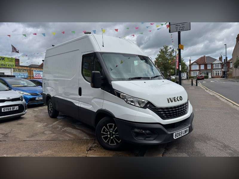 A 2020 IVECO DAILY 2.3D HPI 12V 35S 3520 Panel Van 5dr Diesel Manual MWB H1 Euro 6 (s/s) (116 ps) A 2020 IVECO DAILY 2.3D HPI 12V 35S 3520 Panel Van 5dr Diesel Manual MWB H1 Euro 6 (s/s) (116 ps)