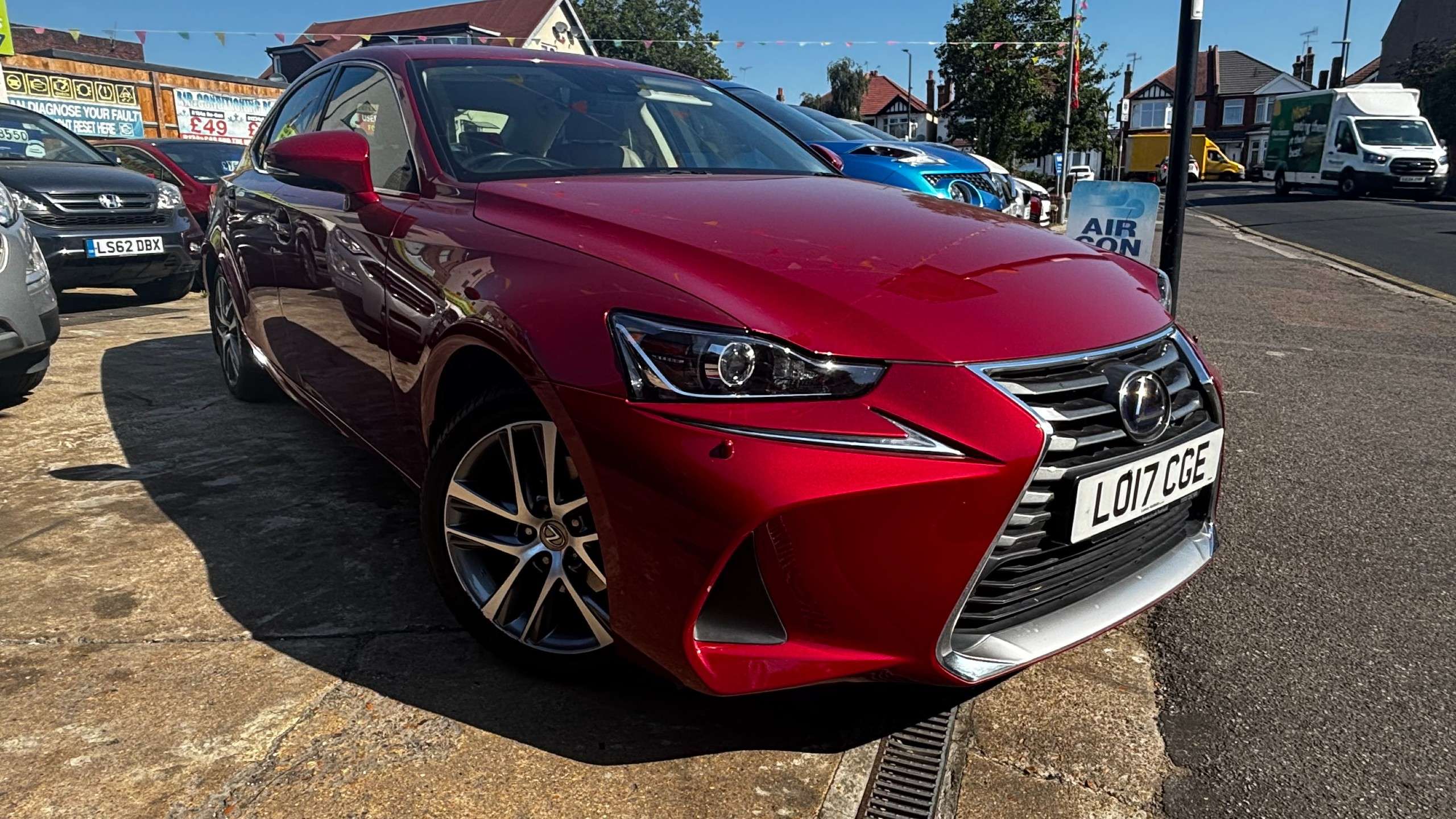 A 2017 LEXUS IS 2.5 300h Advance Saloon 4dr Petrol Hybrid E-CVT Euro 6 (s/s) (223 ps) A 2017 LEXUS IS 2.5 300h Advance Saloon 4dr Petrol Hybrid E-CVT Euro 6 (s/s) (223 ps)