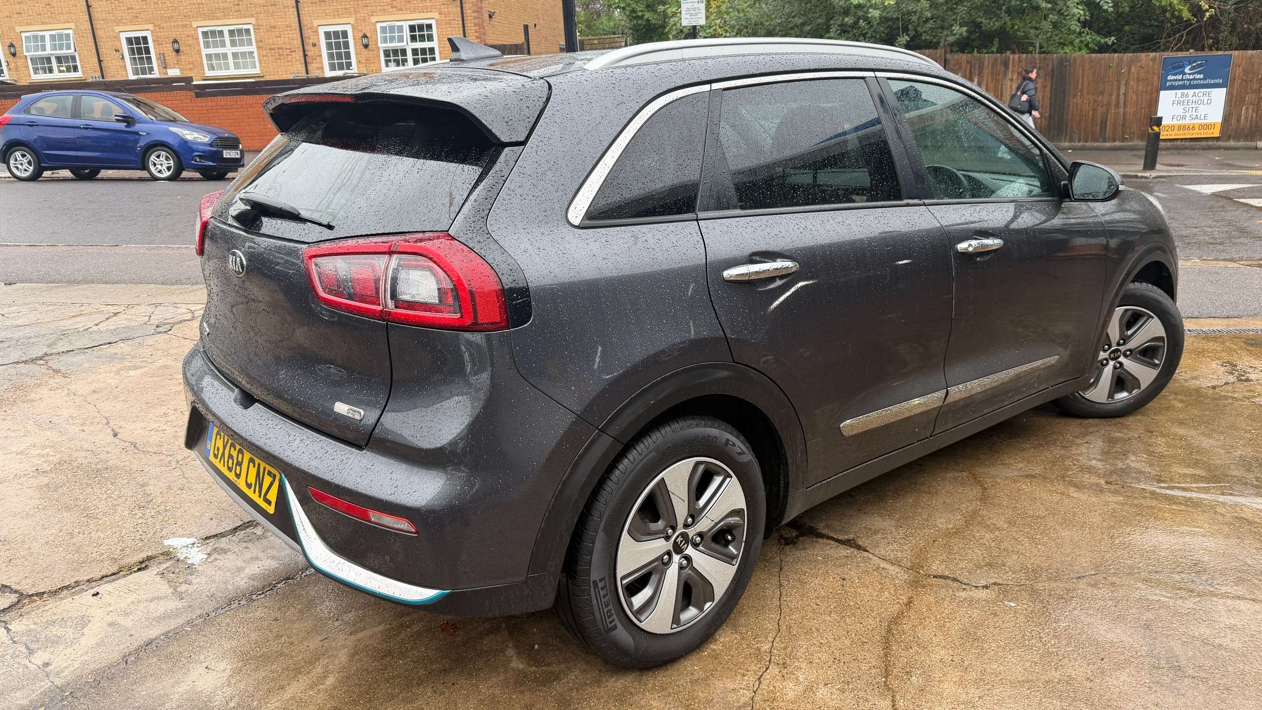 A 2018 KIA NIRO 1.6 GDi 8.9kWh 3 SUV 5dr Petrol Plug-in Hybrid DCT Euro 6 (s/s) (139 bhp) A 2018 KIA NIRO 1.6 GDi 8.9kWh 3 SUV 5dr Petrol Plug-in Hybrid DCT Euro 6 (s/s) (139 bhp)