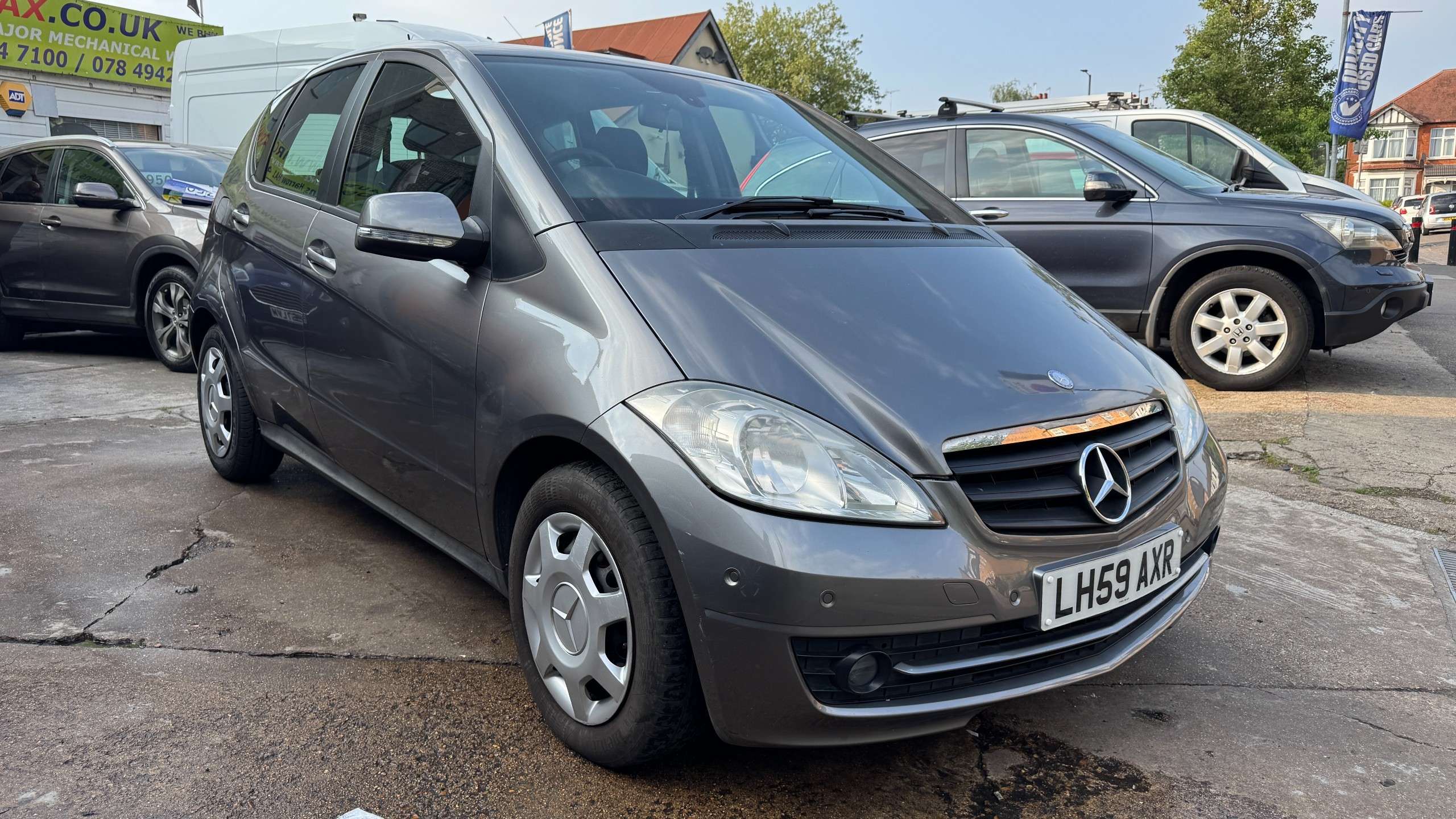 A 2009 MERCEDES-BENZ A CLASS 1.5 A160 Classic SE Hatchback 5dr Petrol CVT (157 g/km, 95 bhp) A 2009 MERCEDES-BENZ A CLASS 1.5 A160 Classic SE Hatchback 5dr Petrol CVT (157 g/km, 95 bhp)