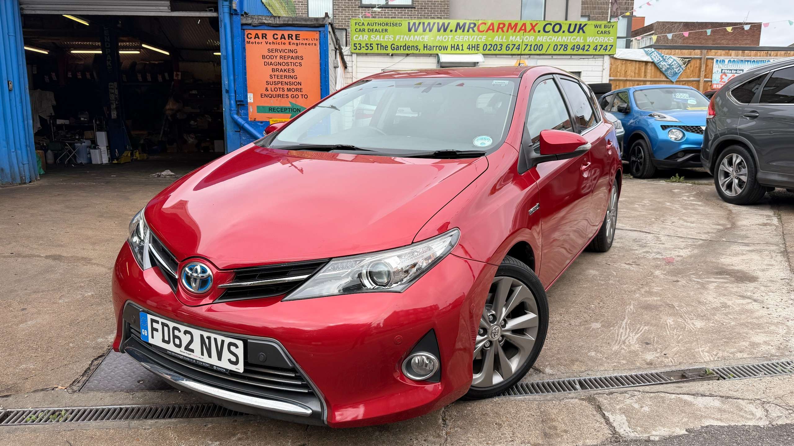 A 2013 TOYOTA AURIS 1.8 VVT-h Excel Hatchback 5dr Petrol Hybrid CVT Euro 5 (s/s) (136 ps) A 2013 TOYOTA AURIS 1.8 VVT-h Excel Hatchback 5dr Petrol Hybrid CVT Euro 5 (s/s) (136 ps)