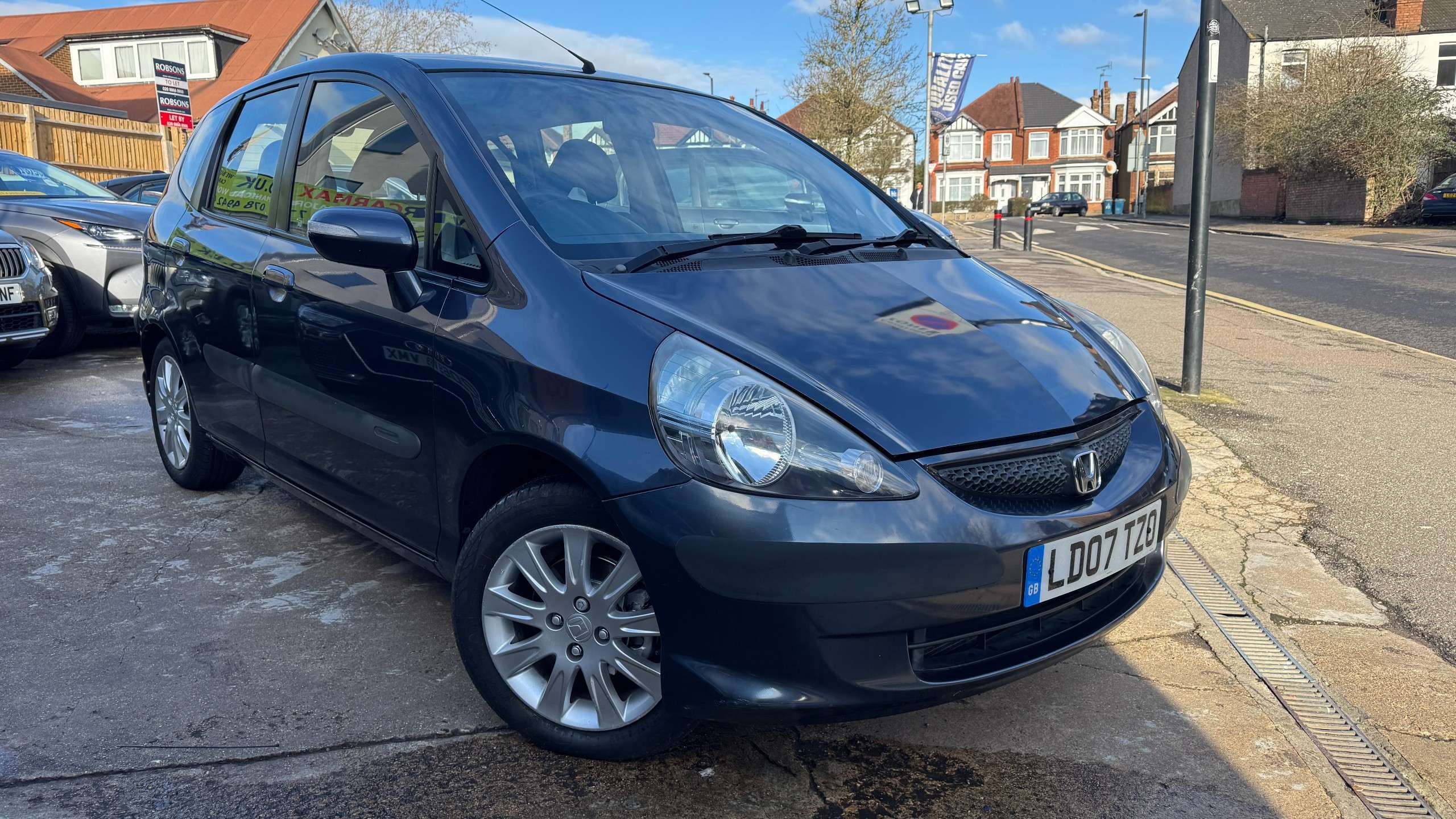 A 2007 HONDA JAZZ 1.4 i-DSI SE Hatchback 5dr Petrol CVT-7 (139 g/km, 82 bhp) A 2007 HONDA JAZZ 1.4 i-DSI SE Hatchback 5dr Petrol CVT-7 (139 g/km, 82 bhp)