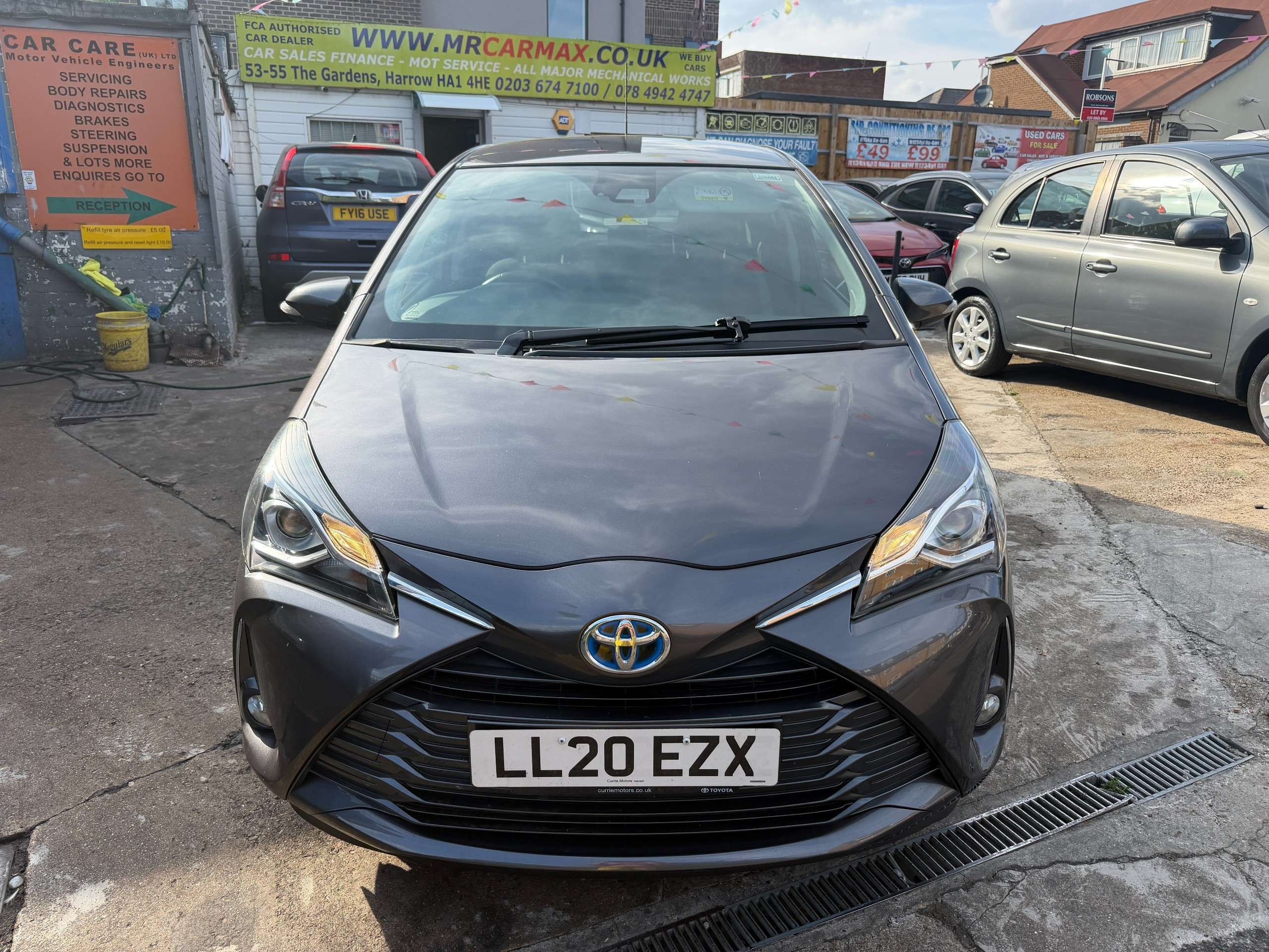 A 2020 TOYOTA YARIS 1.5 VVT-h Y20 Bi-tone Hatchback 5dr Petrol Hybrid E-CVT Euro 6 (s/s) (100 ps) A 2020 TOYOTA YARIS 1.5 VVT-h Y20 Bi-tone Hatchback 5dr Petrol Hybrid E-CVT Euro 6 (s/s) (100 ps)