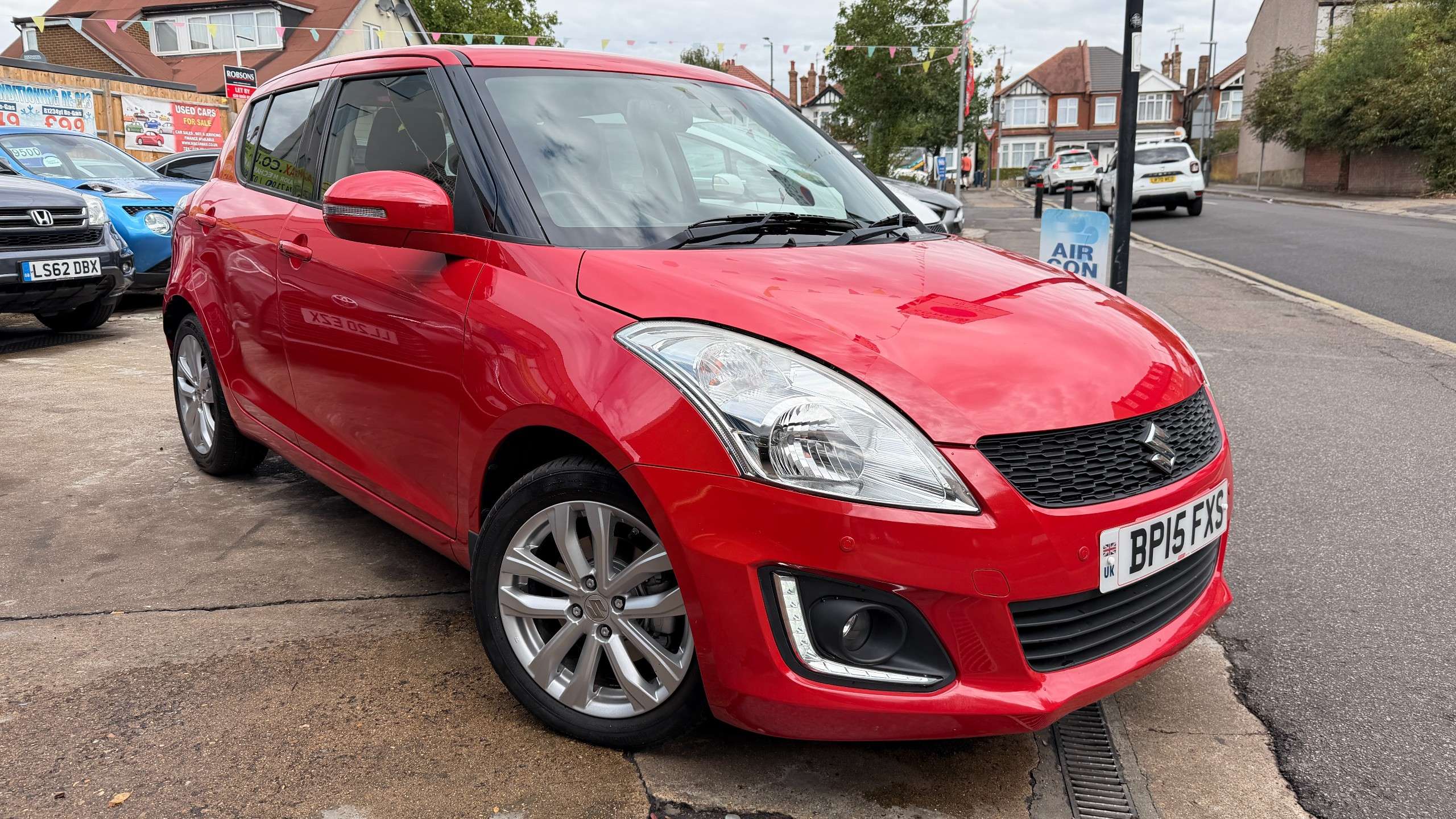 A 2015 SUZUKI SWIFT 1.2 SZ4 Hatchback 5dr Petrol Auto Euro 5 (94 ps) A 2015 SUZUKI SWIFT 1.2 SZ4 Hatchback 5dr Petrol Auto Euro 5 (94 ps)