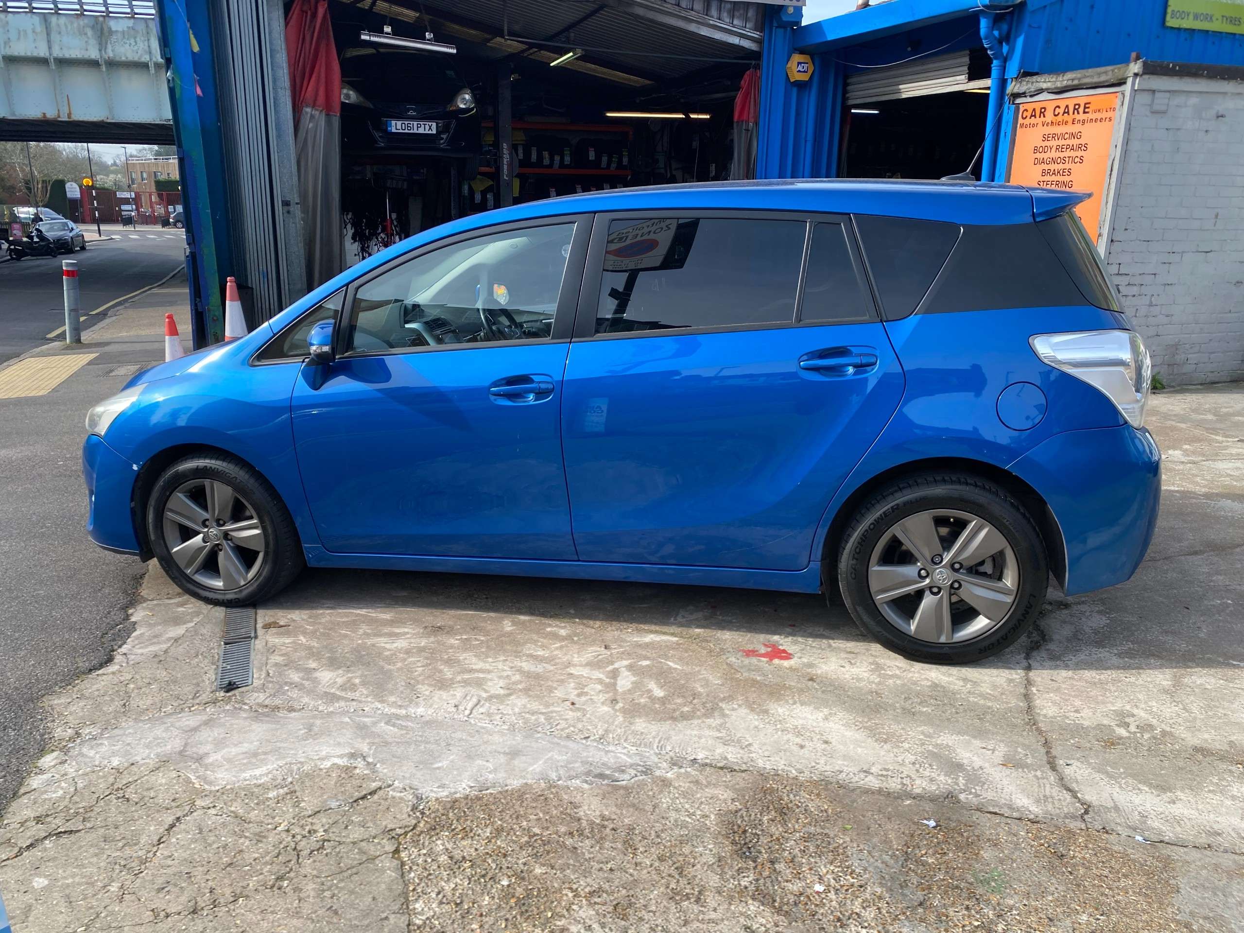 A 2014 TOYOTA VERSO 1.8 V-Matic Trend MPV 5dr Petrol Multidrive S Euro 5 Euro 5 (147 ps) A 2014 TOYOTA VERSO 1.8 V-Matic Trend MPV 5dr Petrol Multidrive S Euro 5 Euro 5 (147 ps)